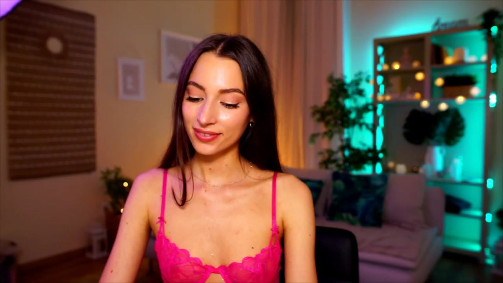 Gallery image thumbnail from Emily_grey69's myfreecams stream on, 04/30/2023, 20:36 image 18 of 20