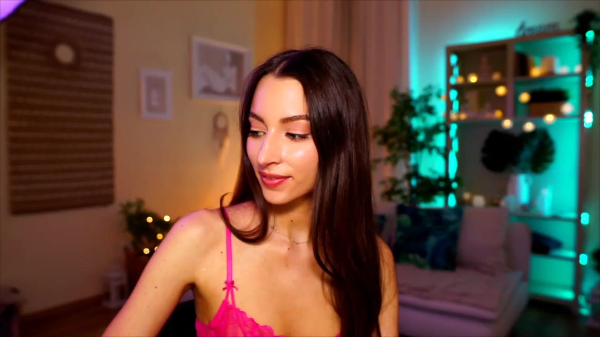 Gallery image thumbnail from Emily_grey69's myfreecams stream on, 04/30/2023, 20:36 image 2 of 20