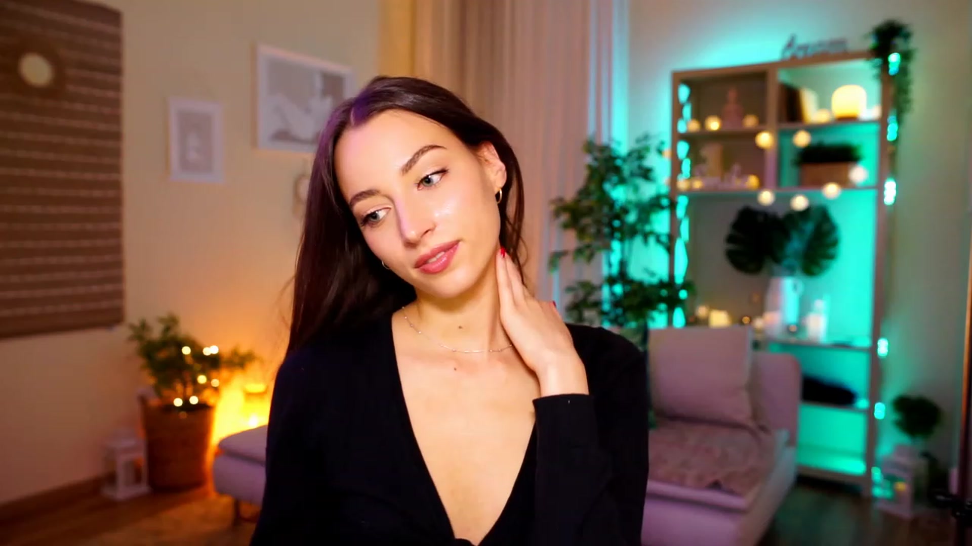 Gallery image thumbnail from Emily_grey69's myfreecams stream on, 05/03/2023, 16:54 image 18 of 20
