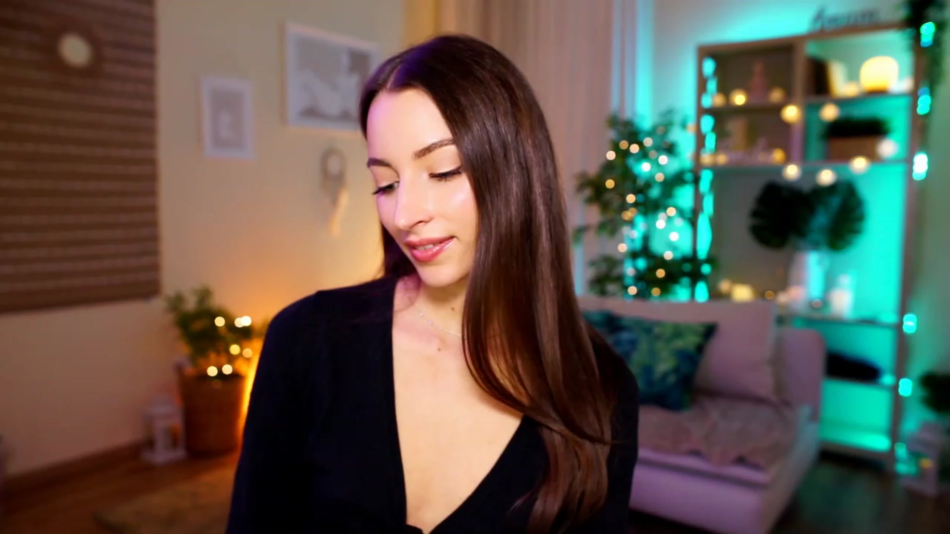 Gallery image thumbnail from Emily_grey69's myfreecams stream on, 05/03/2023, 16:54 image 2 of 20