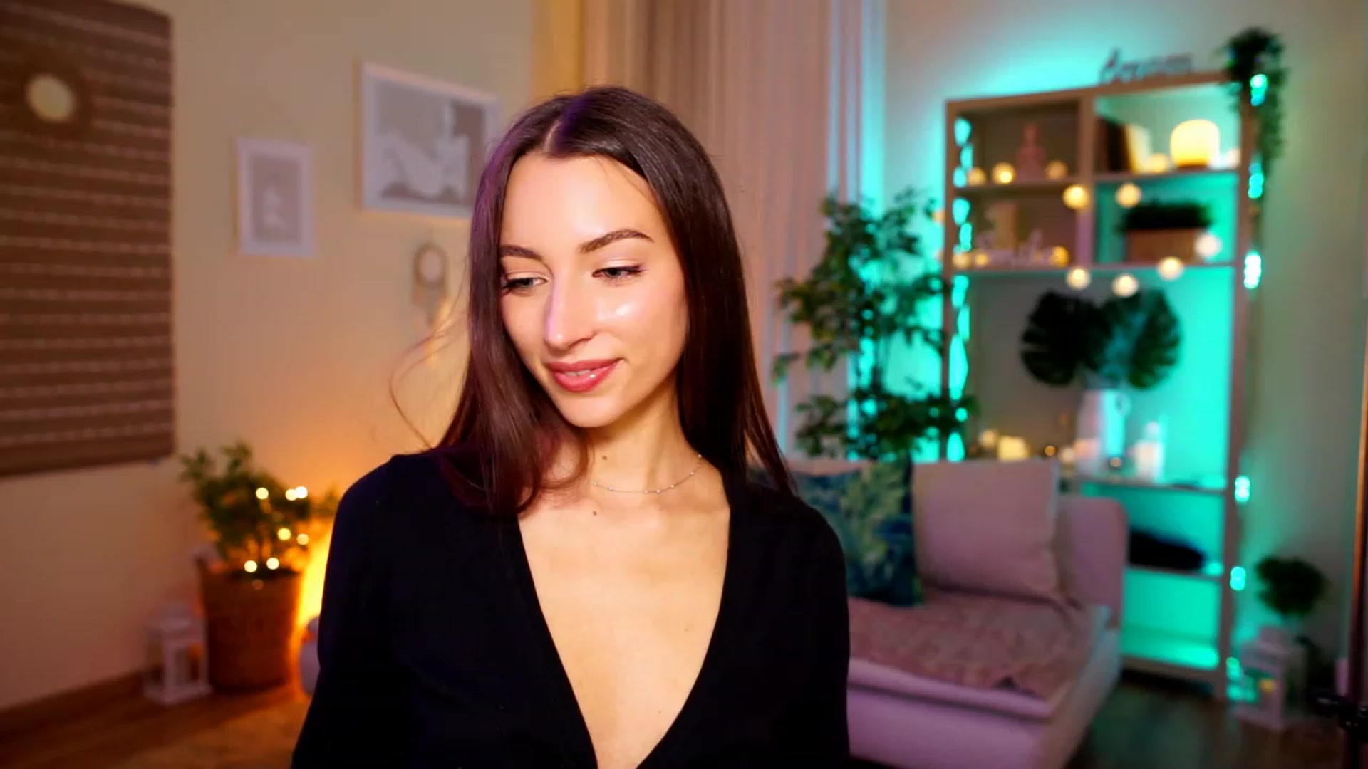 Gallery image thumbnail from Emily_grey69's myfreecams stream on, 05/03/2023, 16:54 image 19 of 20