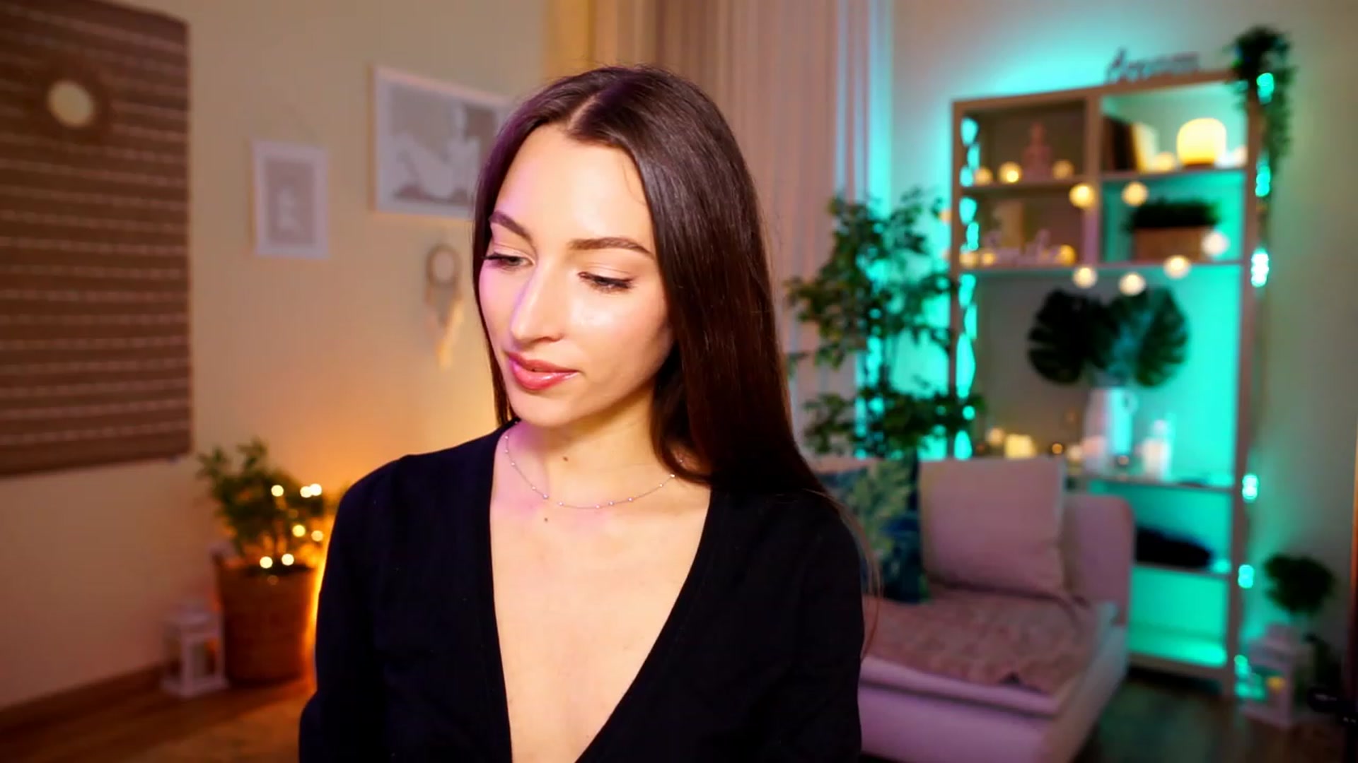 Gallery image thumbnail from Emily_grey69's myfreecams stream on, 05/03/2023, 16:54 image 17 of 20