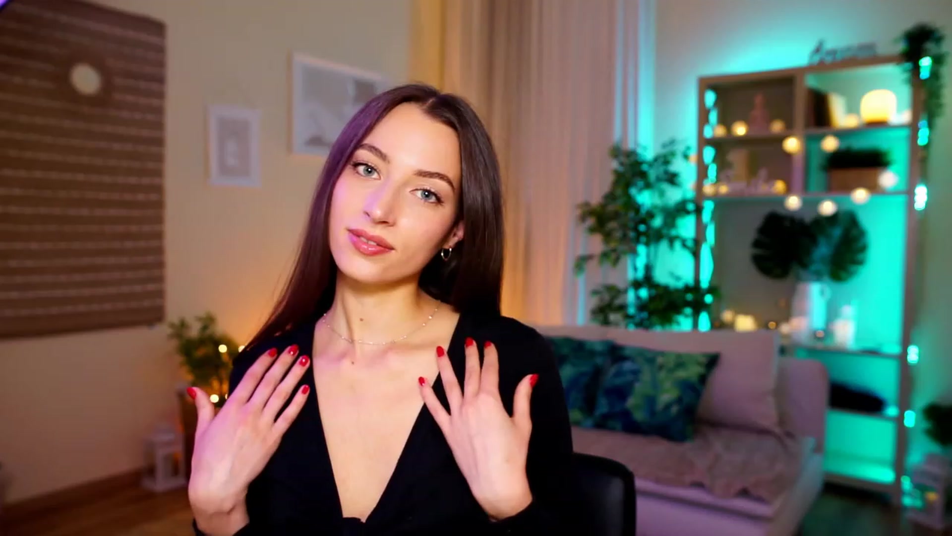 Gallery image thumbnail from Emily_grey69's myfreecams stream on, 05/03/2023, 16:54 image 12 of 20