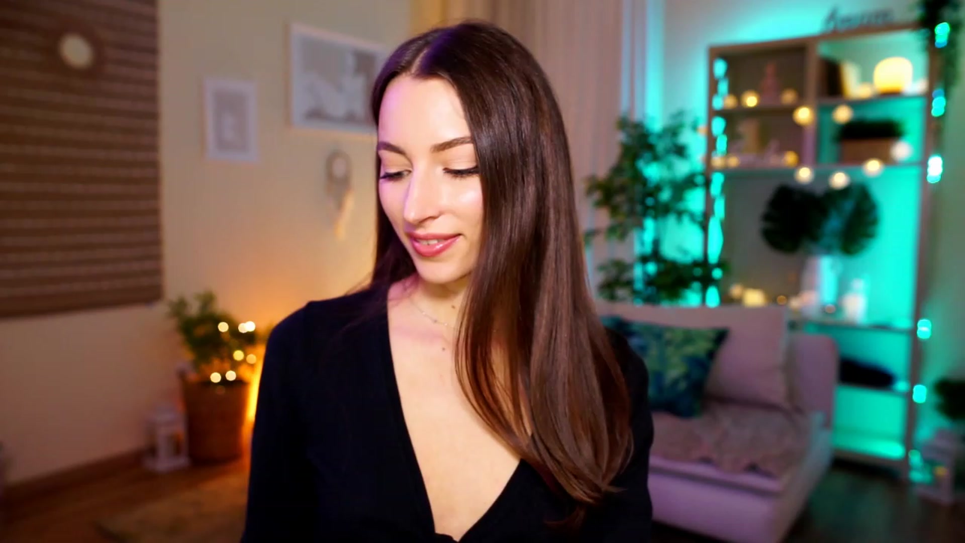 Gallery image thumbnail from Emily_grey69's myfreecams stream on, 05/03/2023, 16:54 image 3 of 20