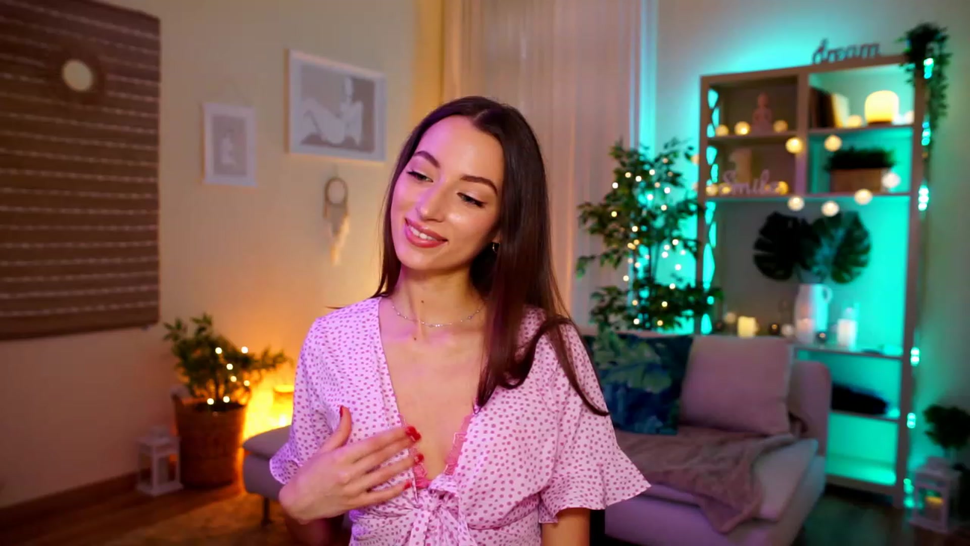 Gallery image thumbnail from Emily_grey69's myfreecams stream on, 05/04/2023, 10:58 image 12 of 20
