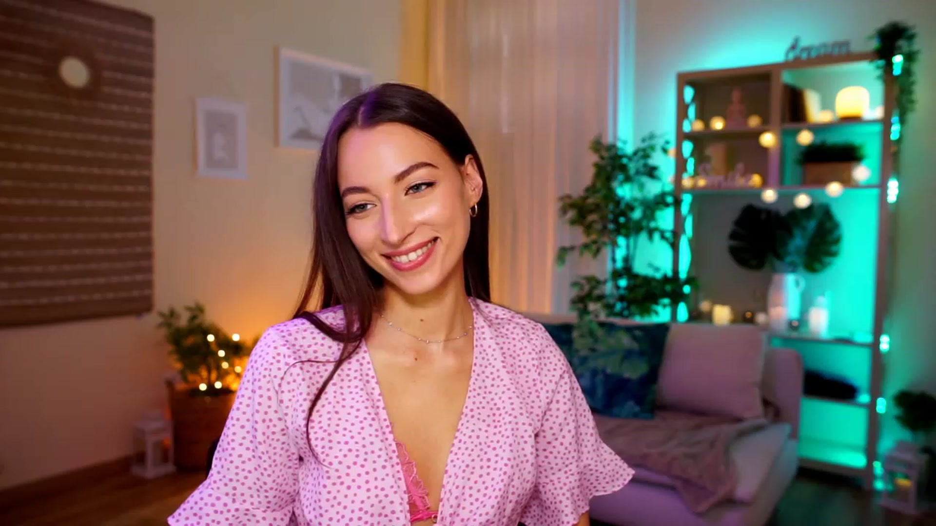 Gallery image thumbnail from Emily_grey69's myfreecams stream on, 05/04/2023, 10:58 image 4 of 20