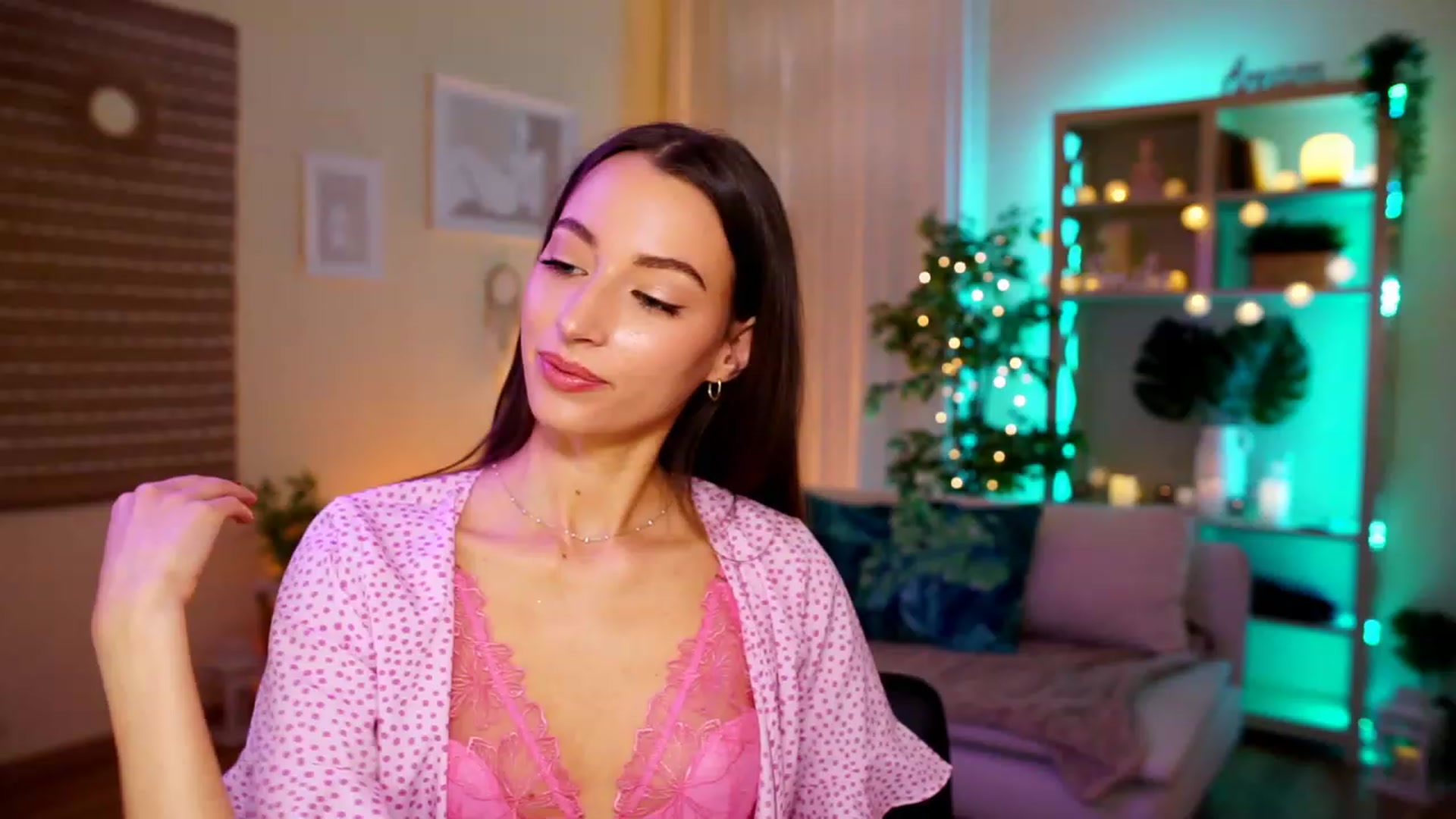 Gallery image thumbnail from Emily_grey69's myfreecams stream on, 05/04/2023, 10:58 image 19 of 20