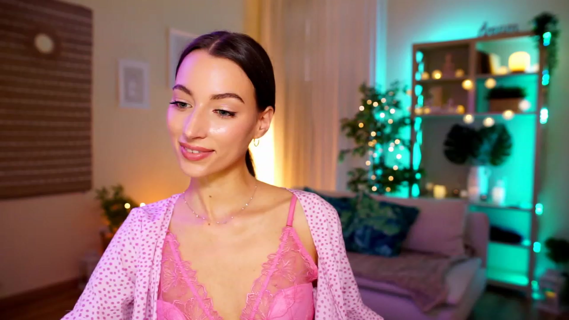 Gallery image thumbnail from Emily_grey69's myfreecams stream on, 05/04/2023, 13:05 image 10 of 20