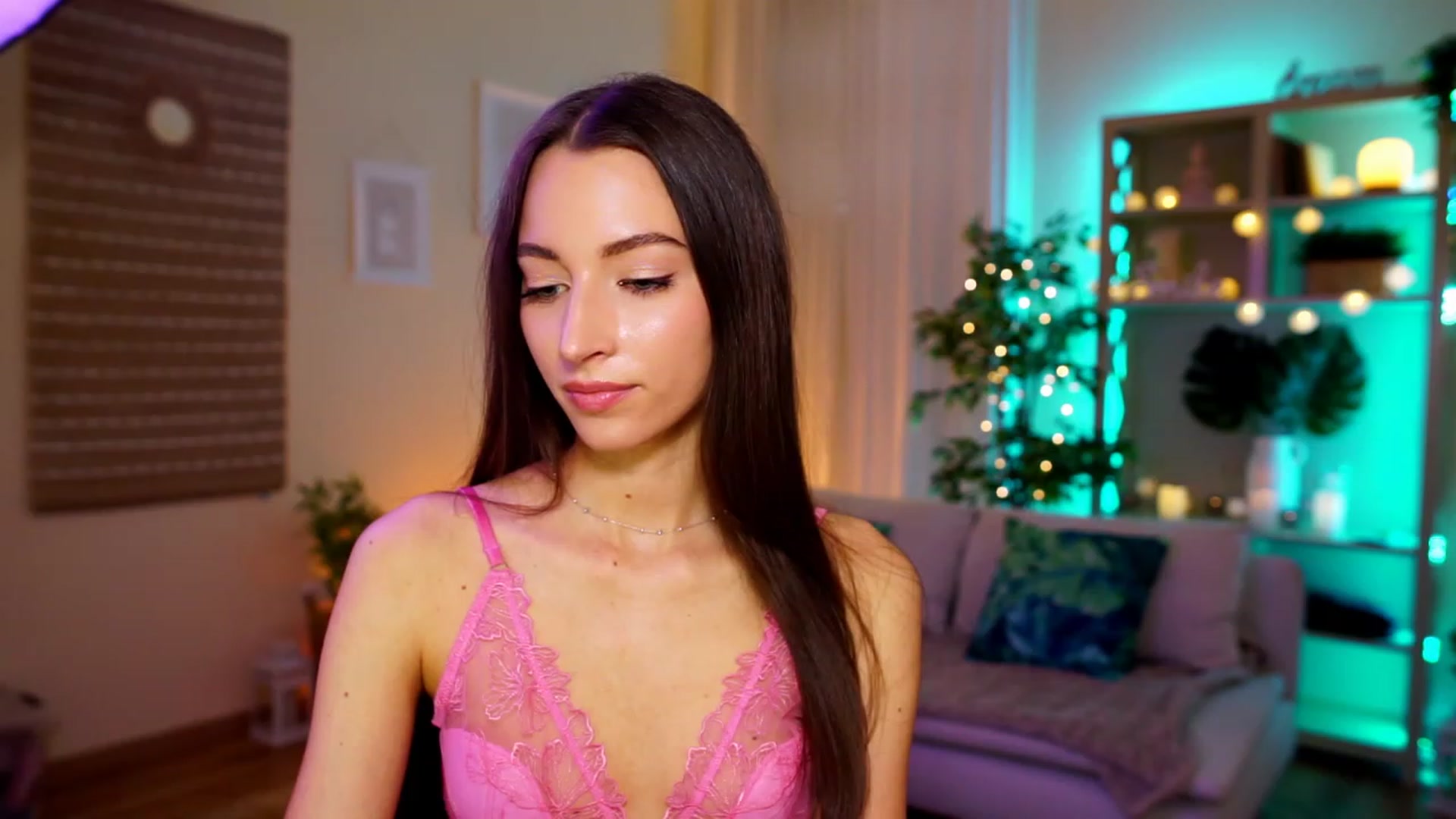 Gallery image thumbnail from Emily_grey69's myfreecams stream on, 05/04/2023, 14:32 image 11 of 20
