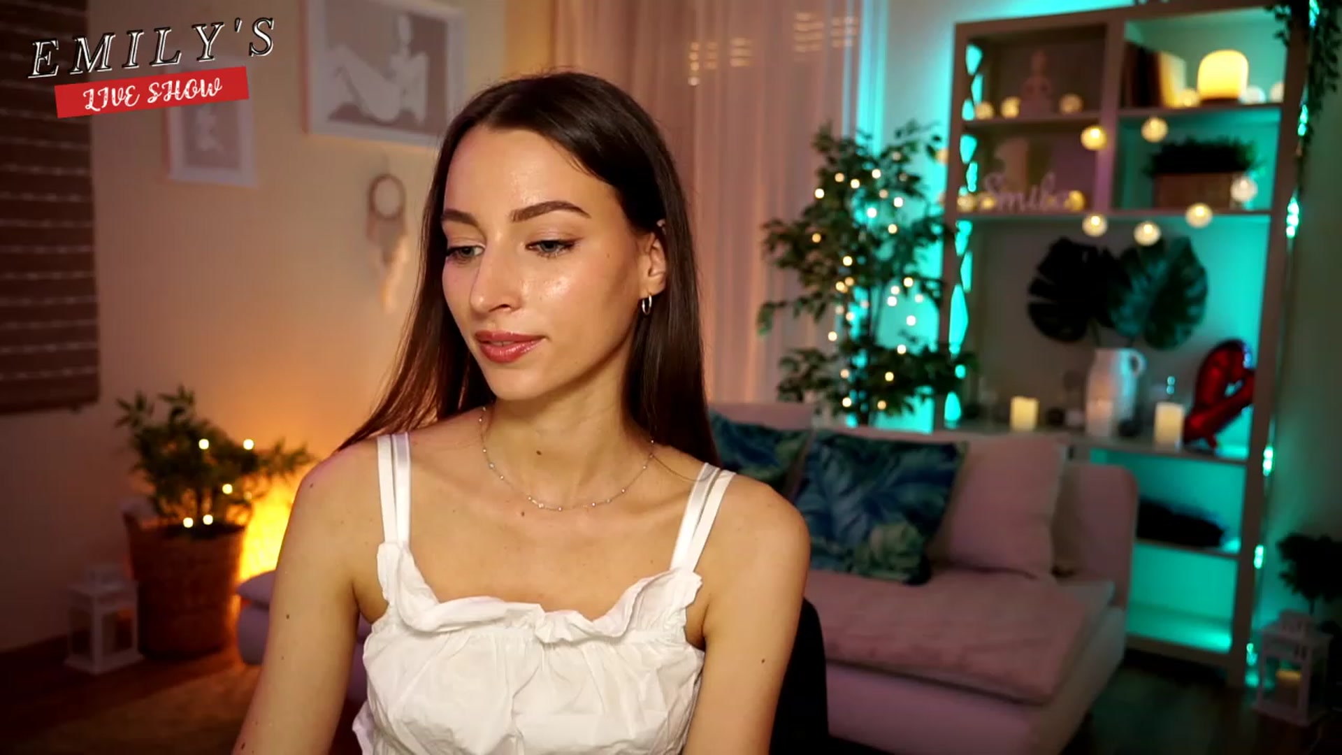 Gallery image thumbnail from Emily_grey69's myfreecams stream on, 05/05/2023, 17:48 image 11 of 20