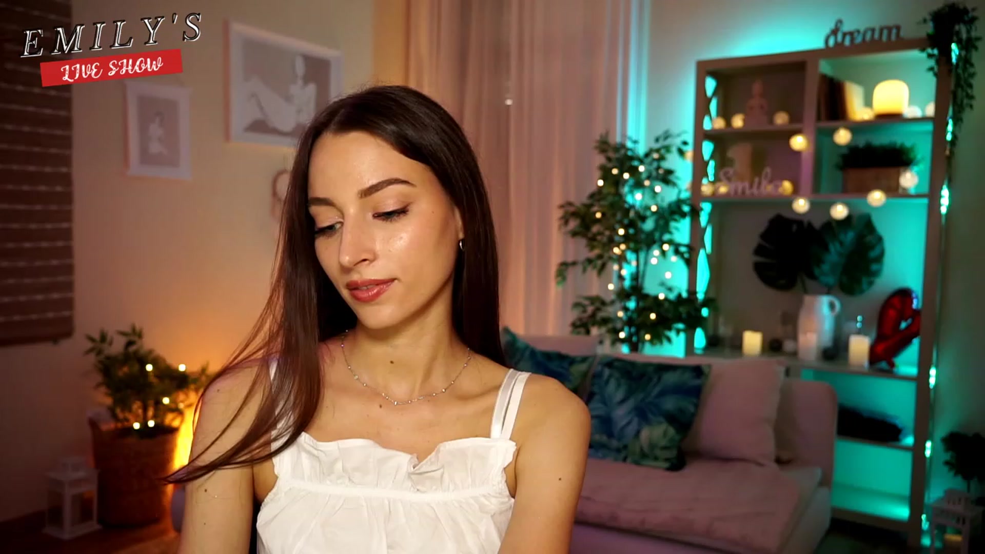 Gallery image thumbnail from Emily_grey69's myfreecams stream on, 05/05/2023, 17:48 image 3 of 20