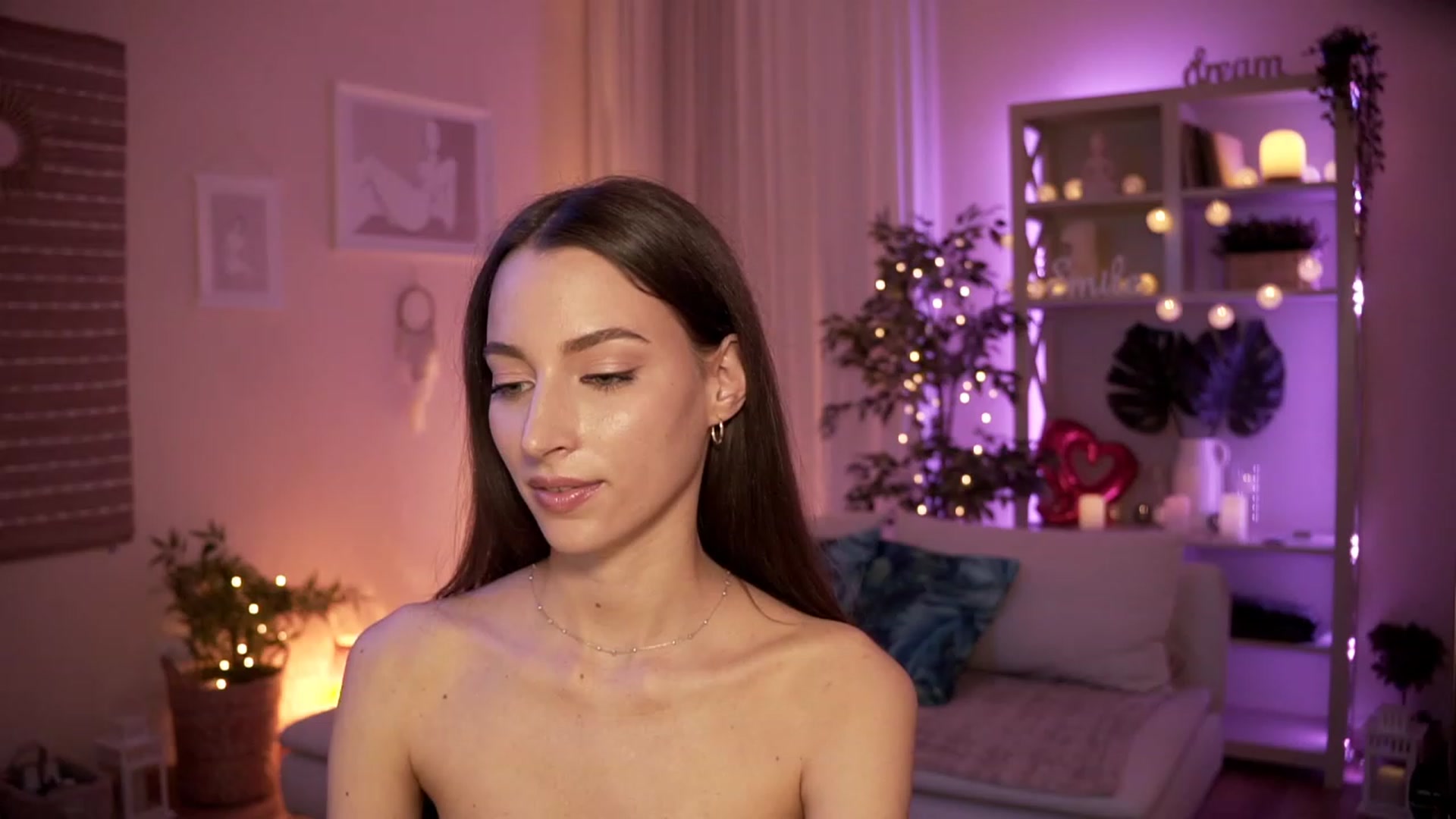 Gallery image thumbnail from Emily_grey69's myfreecams stream on, 05/07/2023, 21:49 image 19 of 20