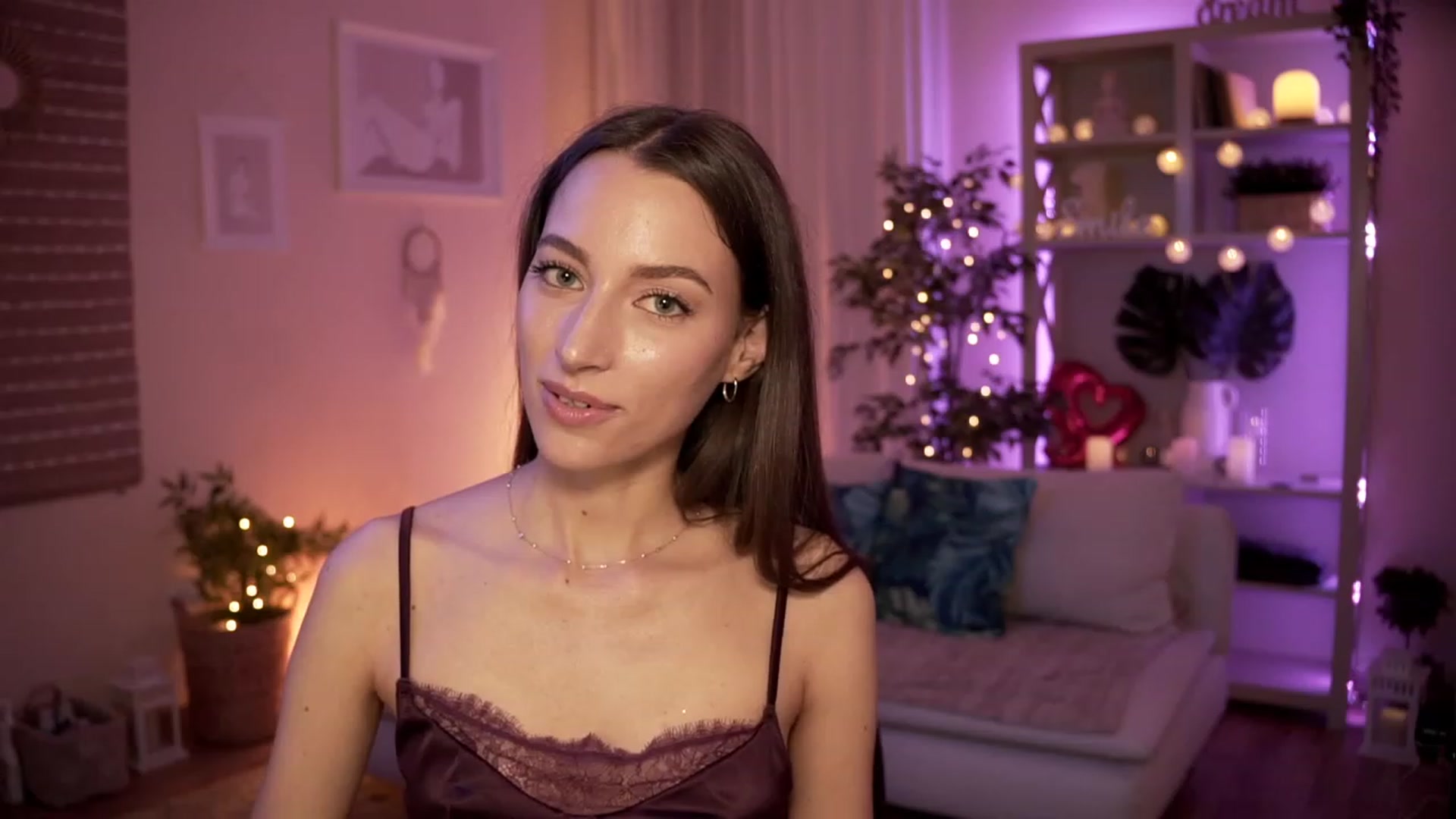 Gallery image thumbnail from Emily_grey69's myfreecams stream on, 05/07/2023, 23:20 image 18 of 20