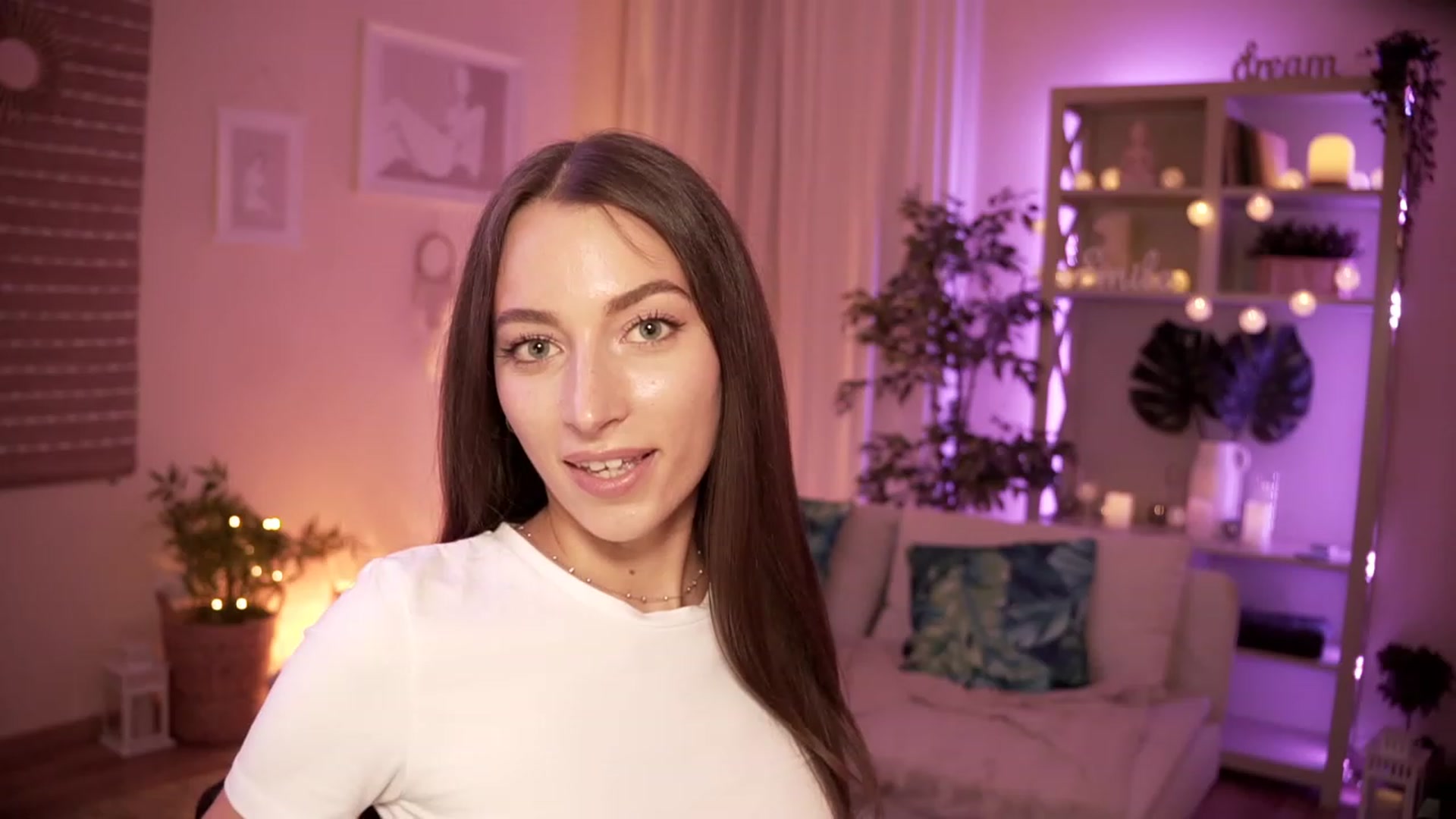 Gallery image thumbnail from Emily_grey69's myfreecams stream on, 05/09/2023, 20:22 image 15 of 20
