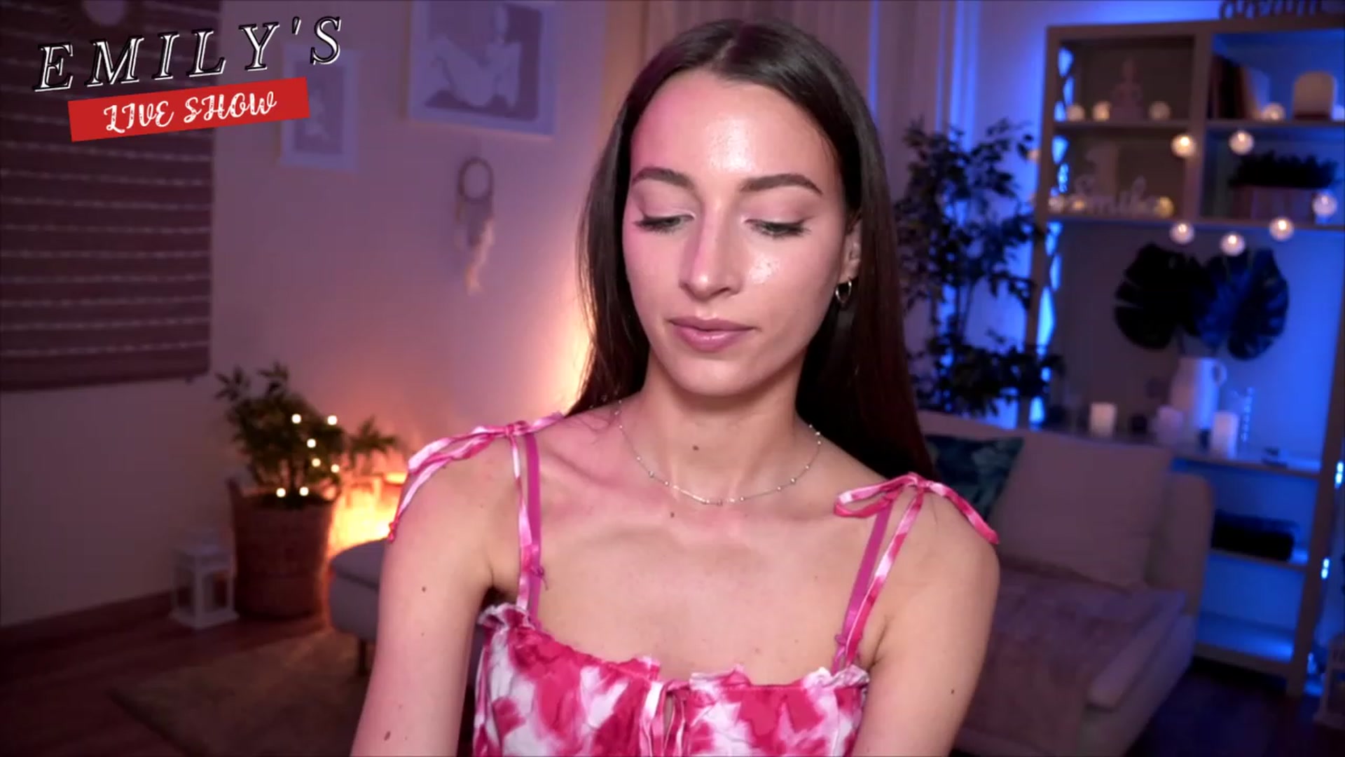 Gallery image thumbnail from Emily_grey69's myfreecams stream on, 05/10/2023, 18:01 image 18 of 20