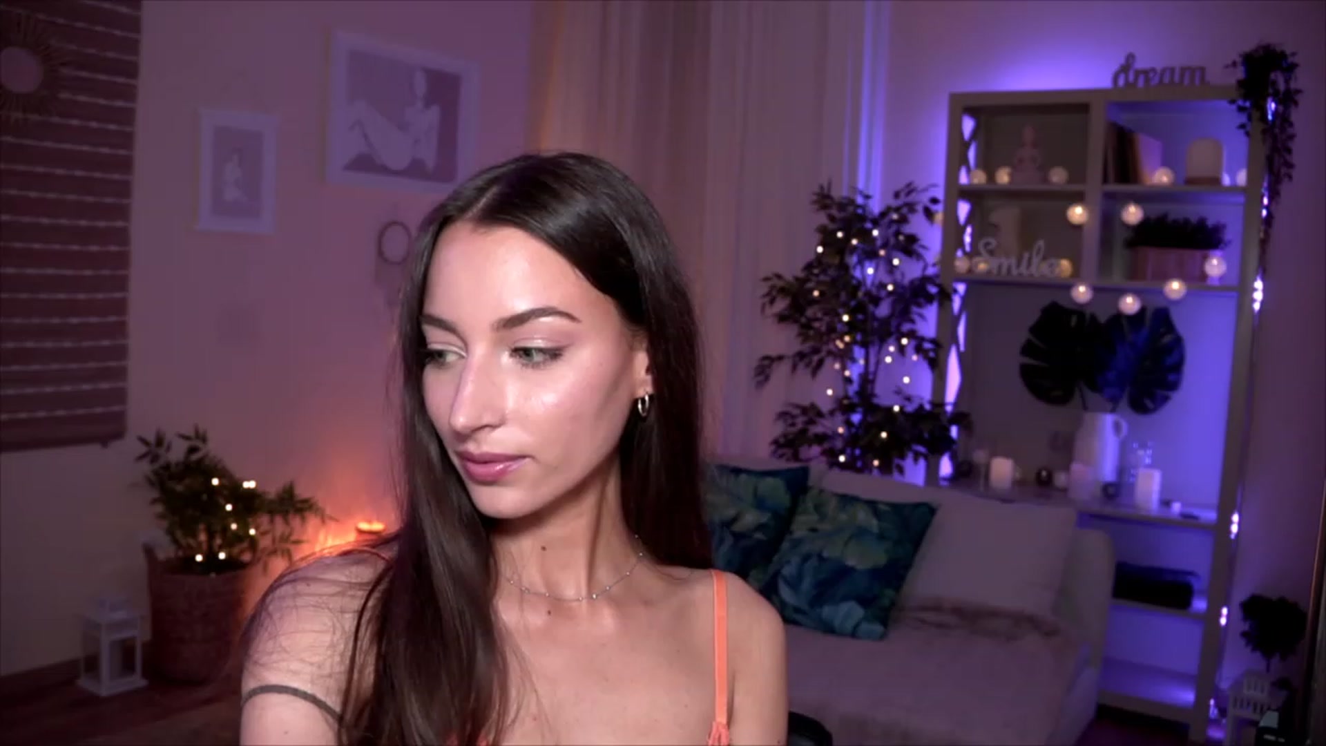 Gallery image thumbnail from Emily_grey69's myfreecams stream on, 05/14/2023, 17:46 image 13 of 20