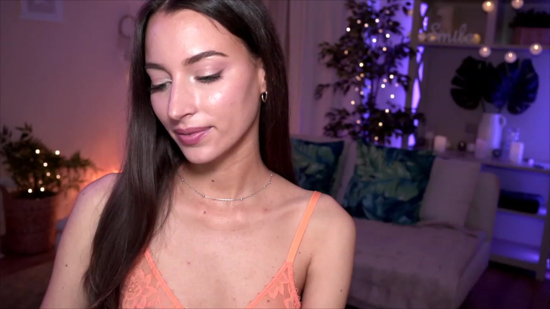 Gallery image thumbnail from Emily_grey69's myfreecams stream on, 05/14/2023, 19:47 image 8 of 20