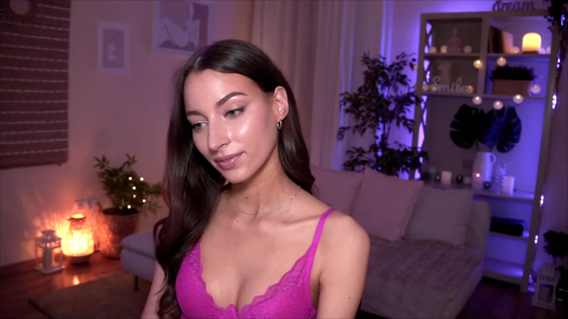 Gallery image thumbnail from Emily_grey69's myfreecams stream on, 05/17/2023, 17:02 image 5 of 20