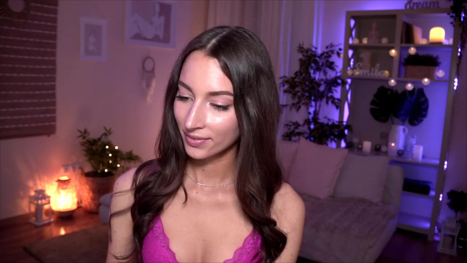 Gallery image thumbnail from Emily_grey69's myfreecams stream on, 05/17/2023, 17:02 image 3 of 20