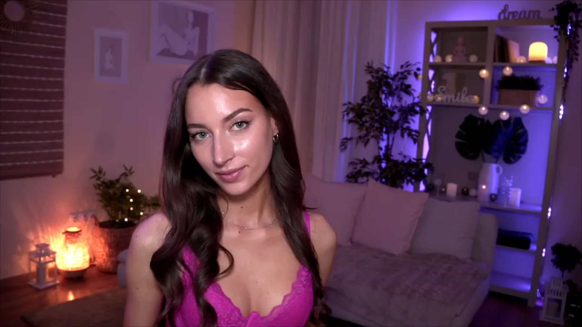 Gallery image thumbnail from Emily_grey69's myfreecams stream on, 05/17/2023, 17:02 image 10 of 20