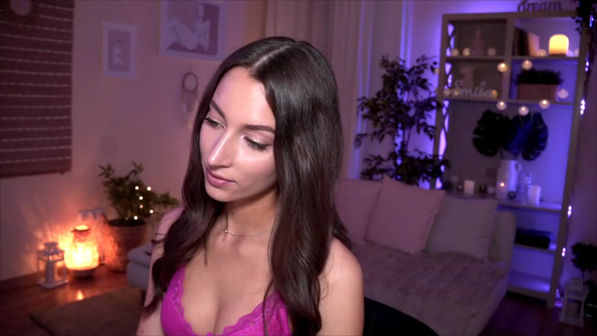 Gallery image thumbnail from Emily_grey69's myfreecams stream on, 05/17/2023, 17:02 image 2 of 20