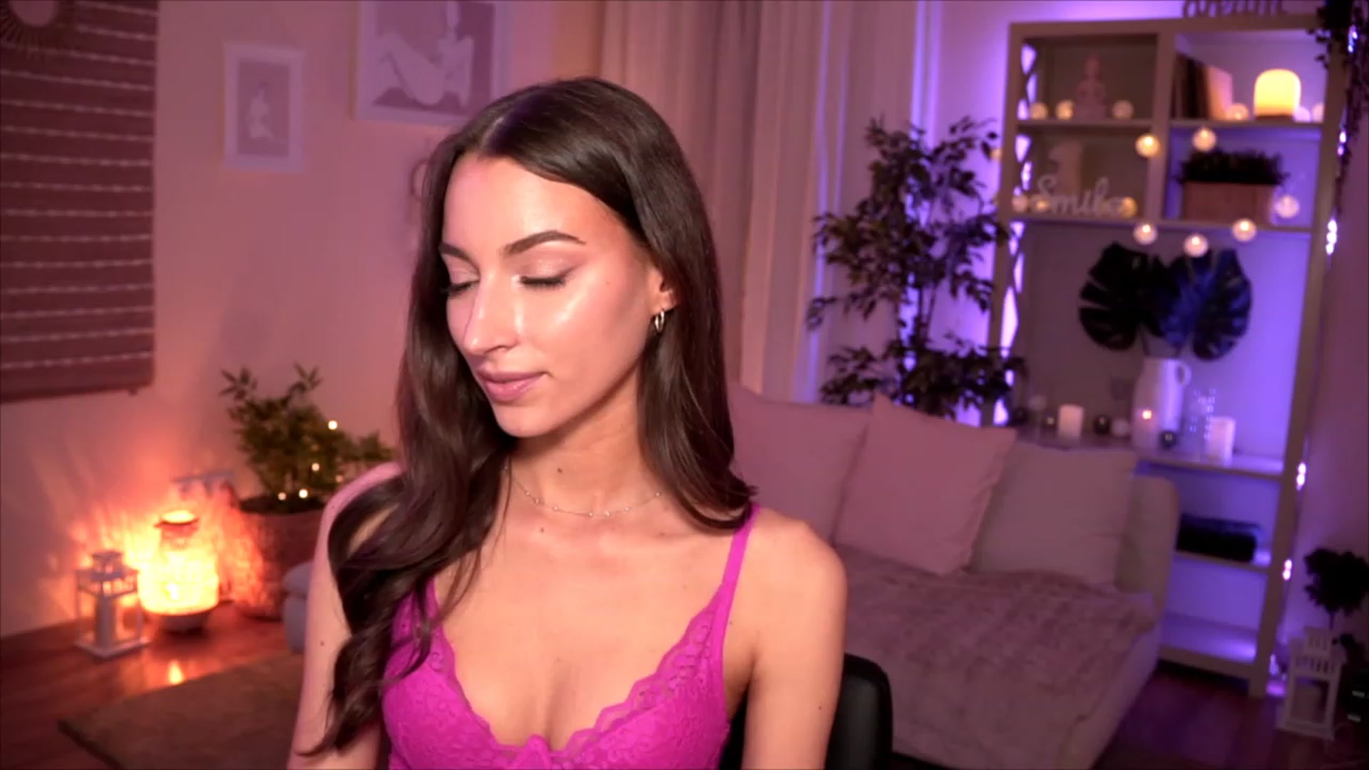 Gallery image thumbnail from Emily_grey69's myfreecams stream on, 05/17/2023, 18:36 image 10 of 20