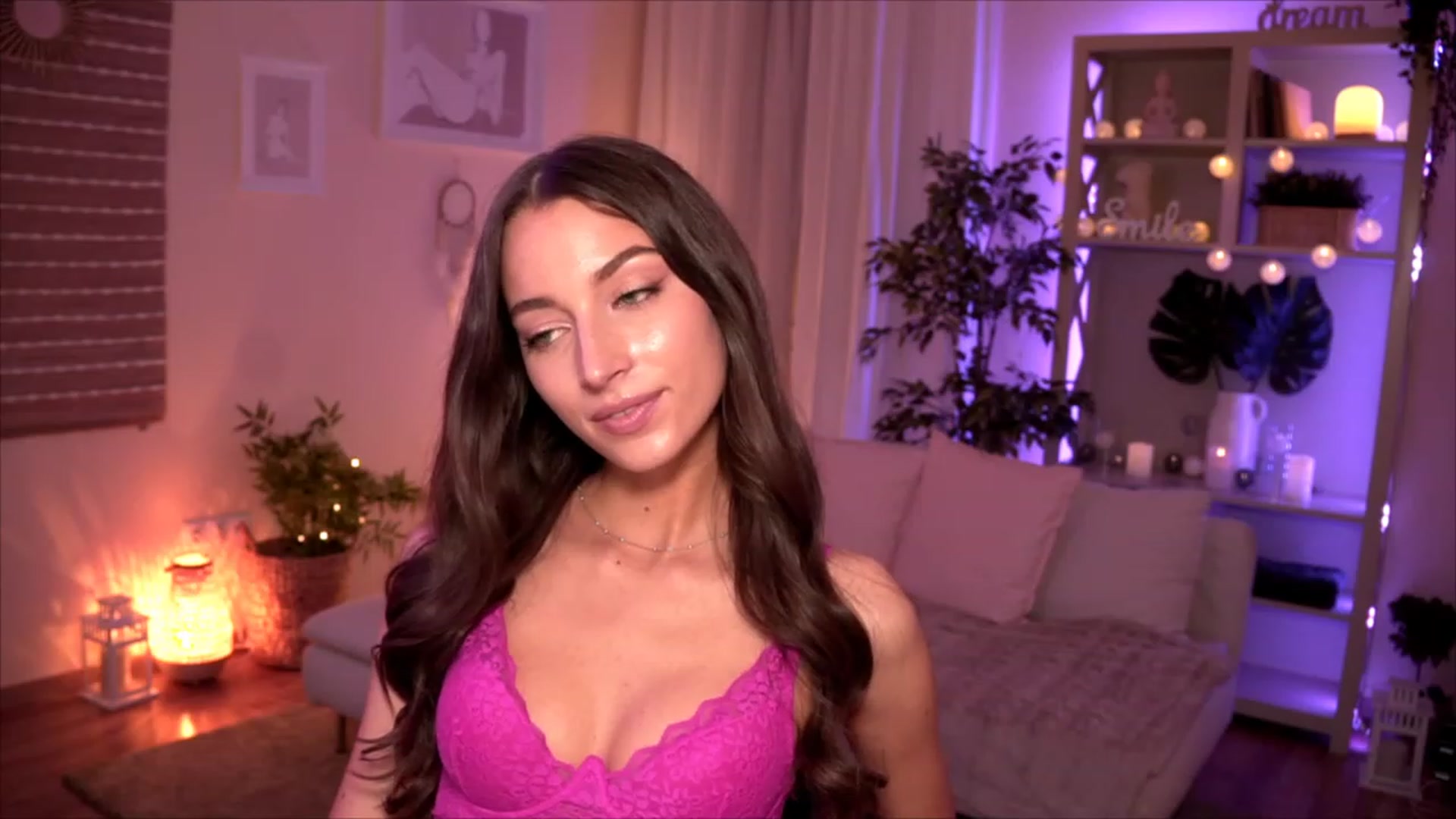 Gallery image thumbnail from Emily_grey69's myfreecams stream on, 05/17/2023, 18:36 image 17 of 20
