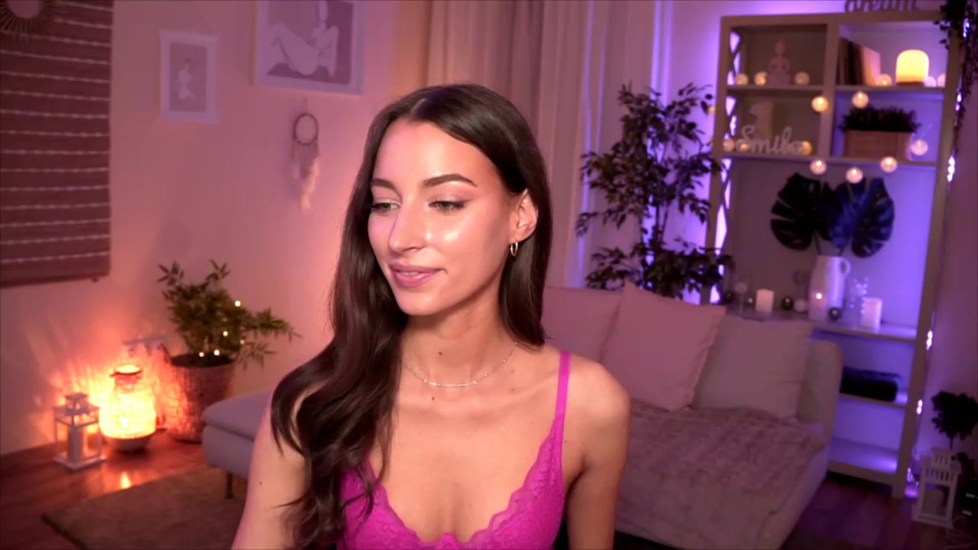 Gallery image thumbnail from Emily_grey69's myfreecams stream on, 05/17/2023, 18:36 image 8 of 20