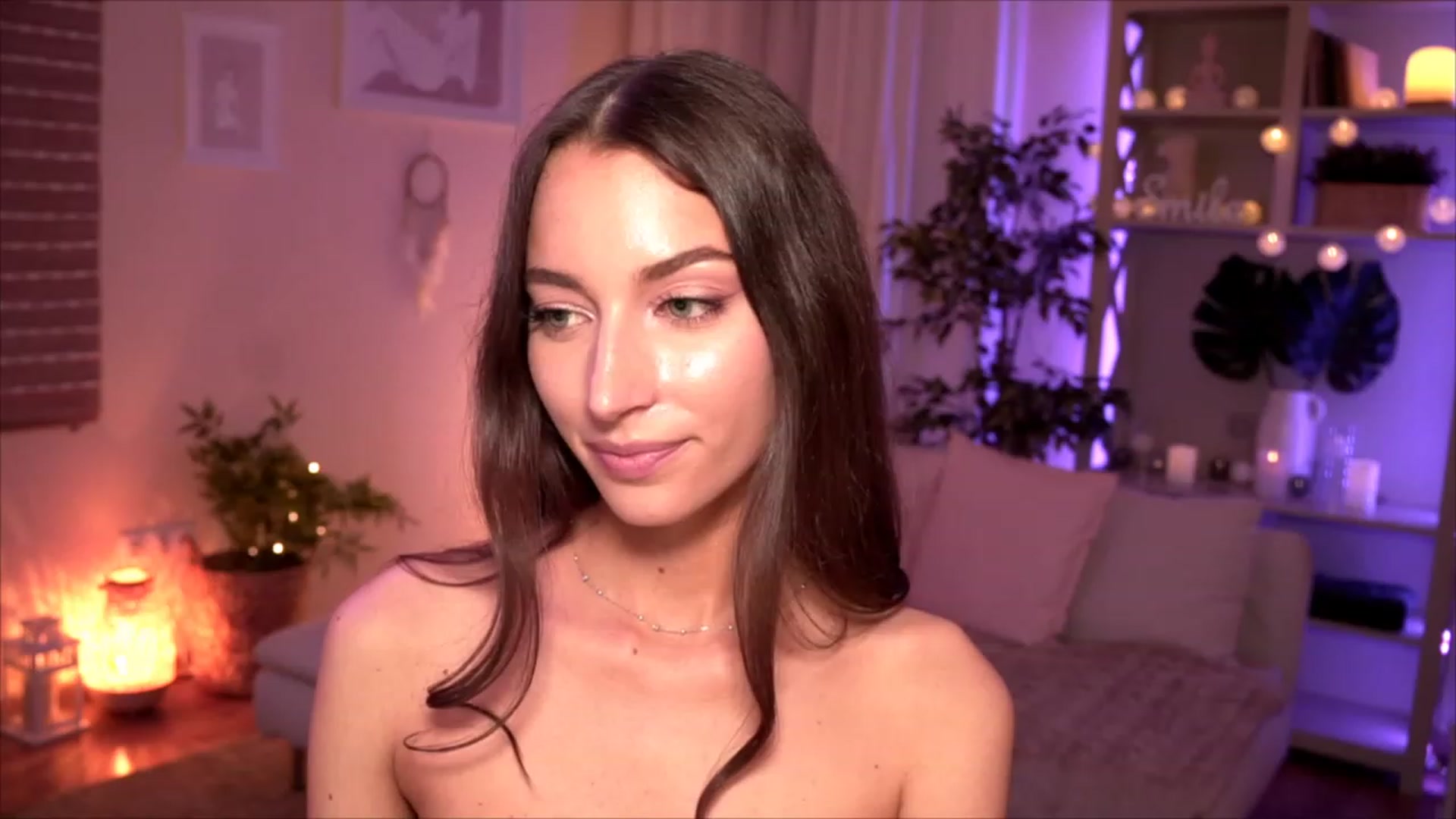 Gallery image thumbnail from Emily_grey69's myfreecams stream on, 05/17/2023, 20:27 image 2 of 20