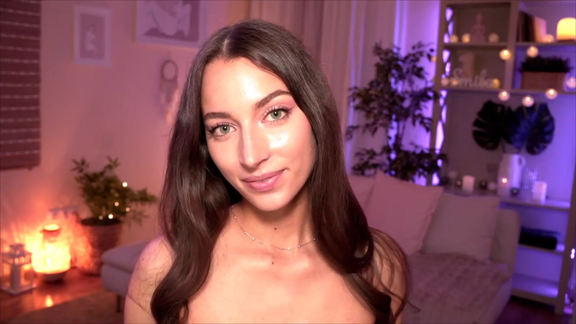 Gallery image thumbnail from Emily_grey69's myfreecams stream on, 05/17/2023, 20:27 image 10 of 20
