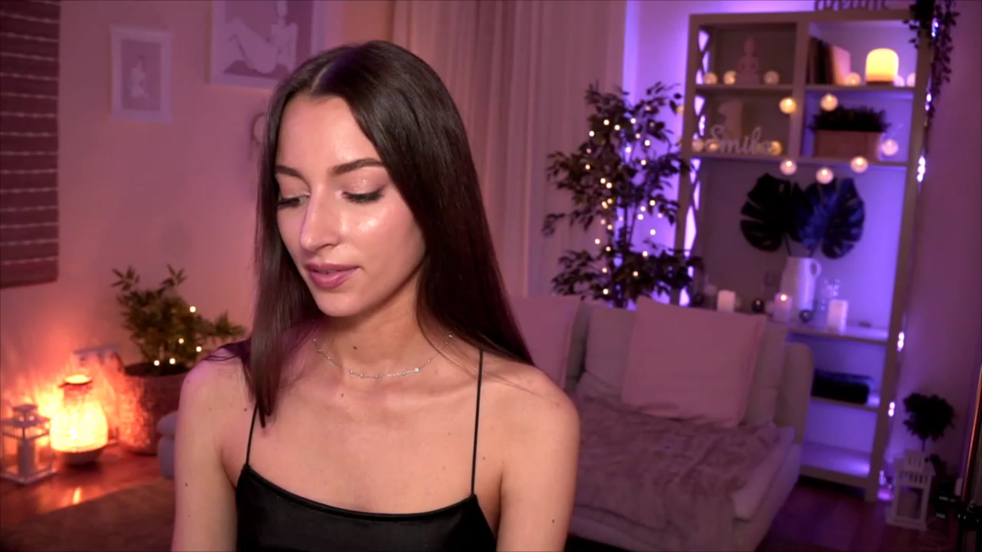 Gallery image thumbnail from Emily_grey69's myfreecams stream on, 05/19/2023, 20:18 image 7 of 20