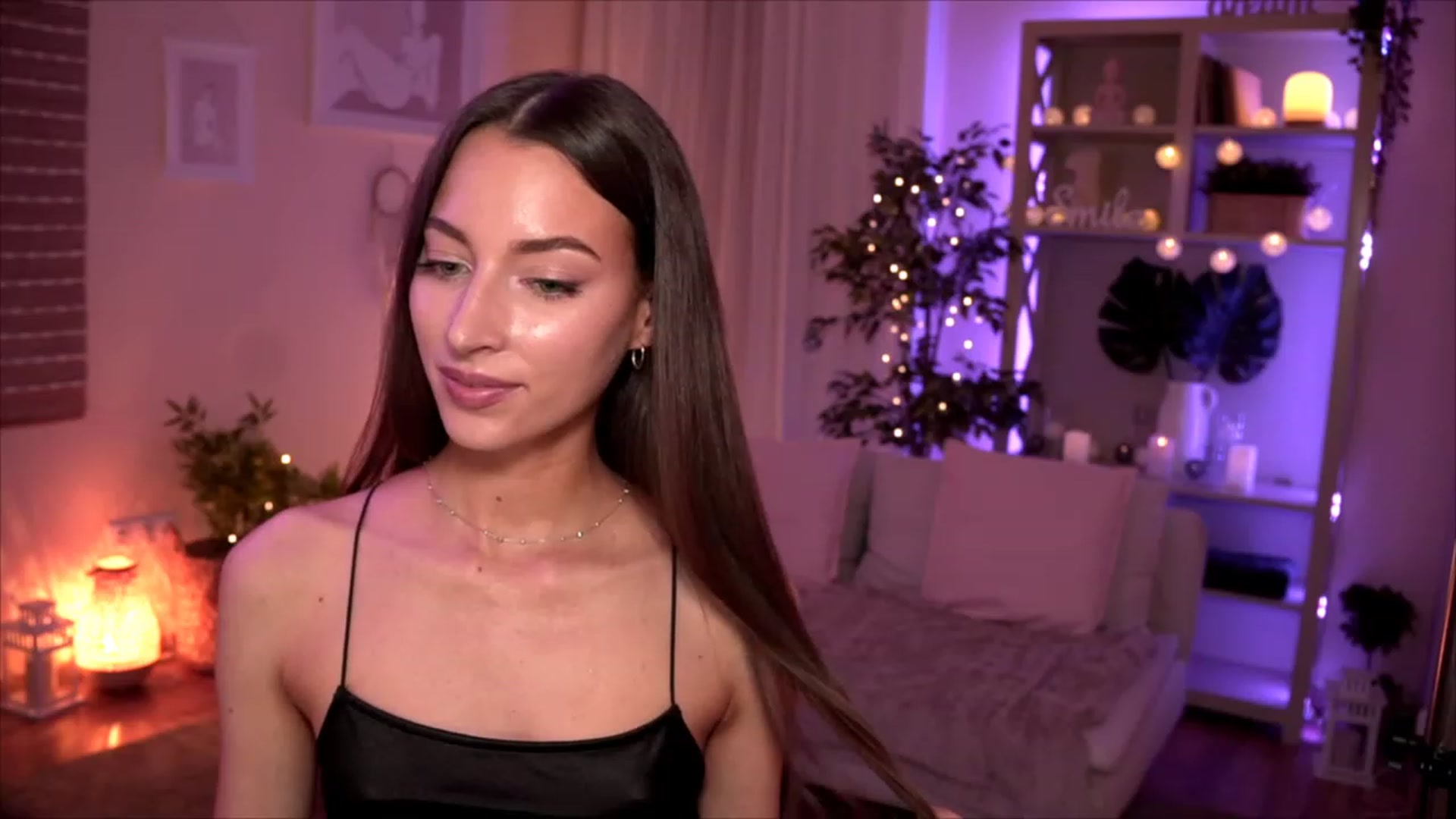 Gallery image thumbnail from Emily_grey69's myfreecams stream on, 05/19/2023, 20:18 image 11 of 20