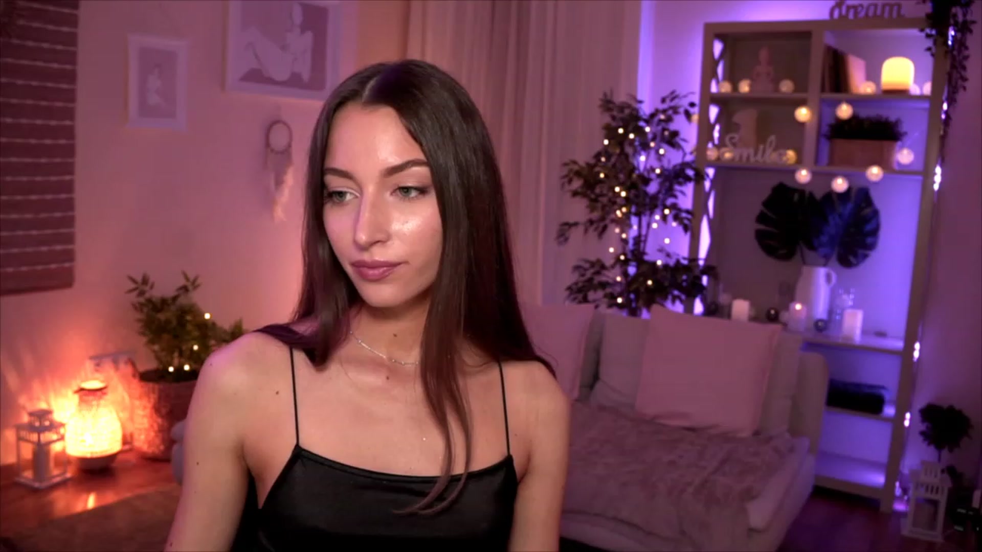 Gallery image thumbnail from Emily_grey69's myfreecams stream on, 05/19/2023, 20:18 image 1 of 20