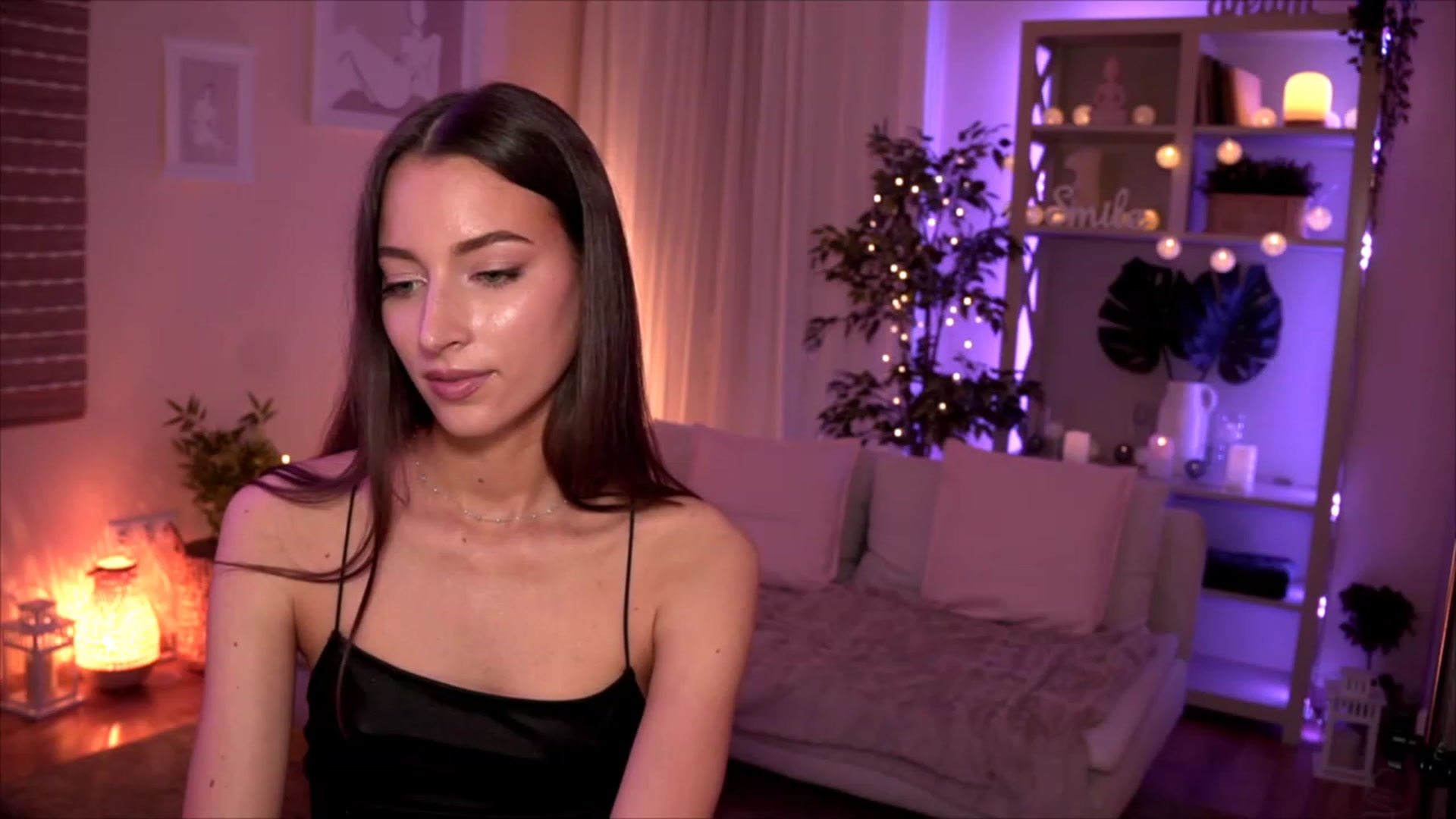 Gallery image thumbnail from Emily_grey69's myfreecams stream on, 05/19/2023, 20:18 image 10 of 20