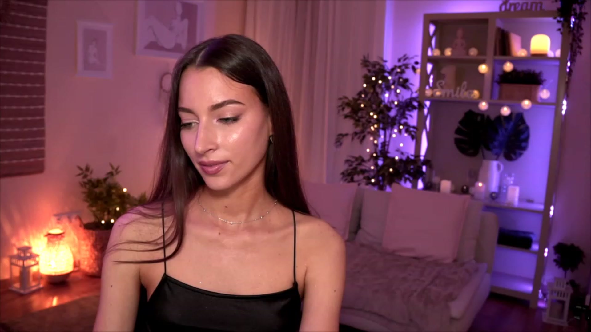 Gallery image thumbnail from Emily_grey69's myfreecams stream on, 05/19/2023, 20:18 image 2 of 20