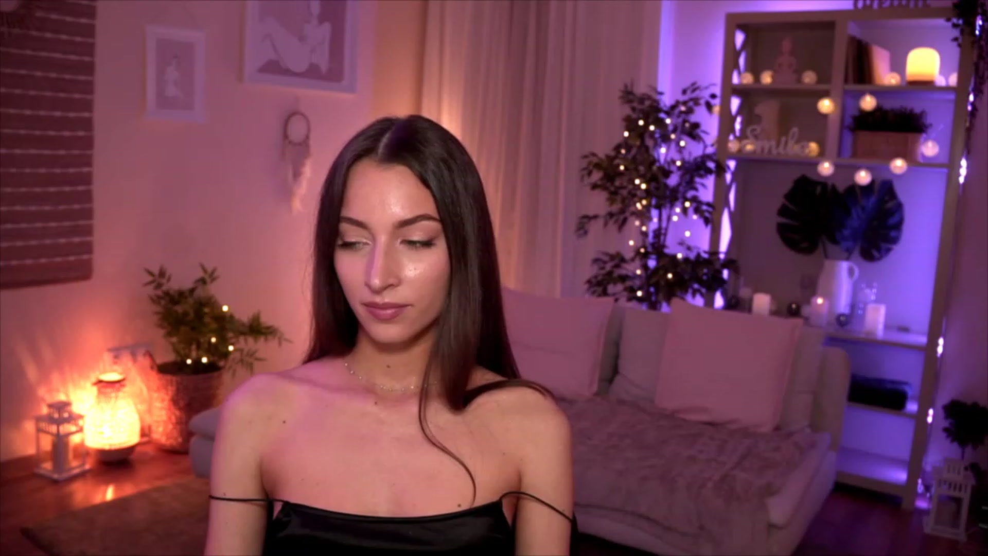 Gallery image thumbnail from Emily_grey69's myfreecams stream on, 05/19/2023, 20:18 image 19 of 20