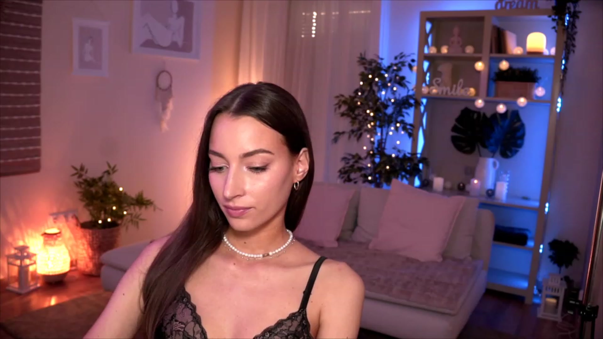 Gallery image thumbnail from Emily_grey69's myfreecams stream on, 05/20/2023, 17:29 image 12 of 20