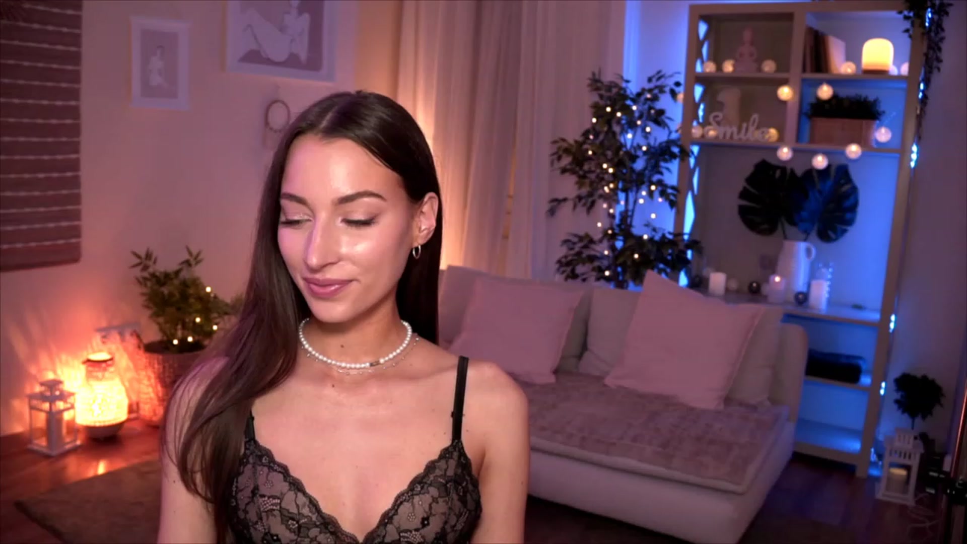Gallery image thumbnail from Emily_grey69's myfreecams stream on, 05/20/2023, 18:53 image 13 of 20