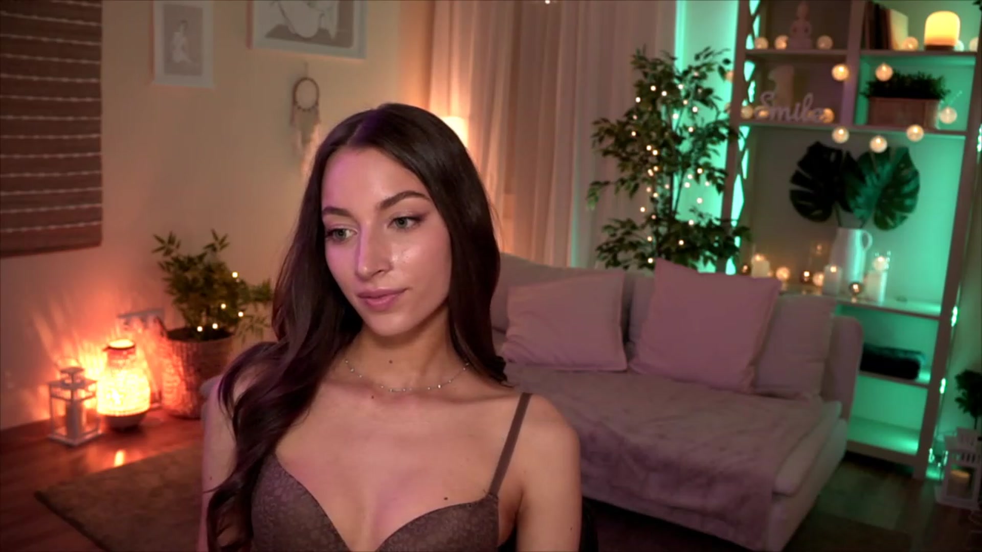Gallery image thumbnail from Emily_grey69's myfreecams stream on, 05/21/2023, 18:21 image 10 of 20