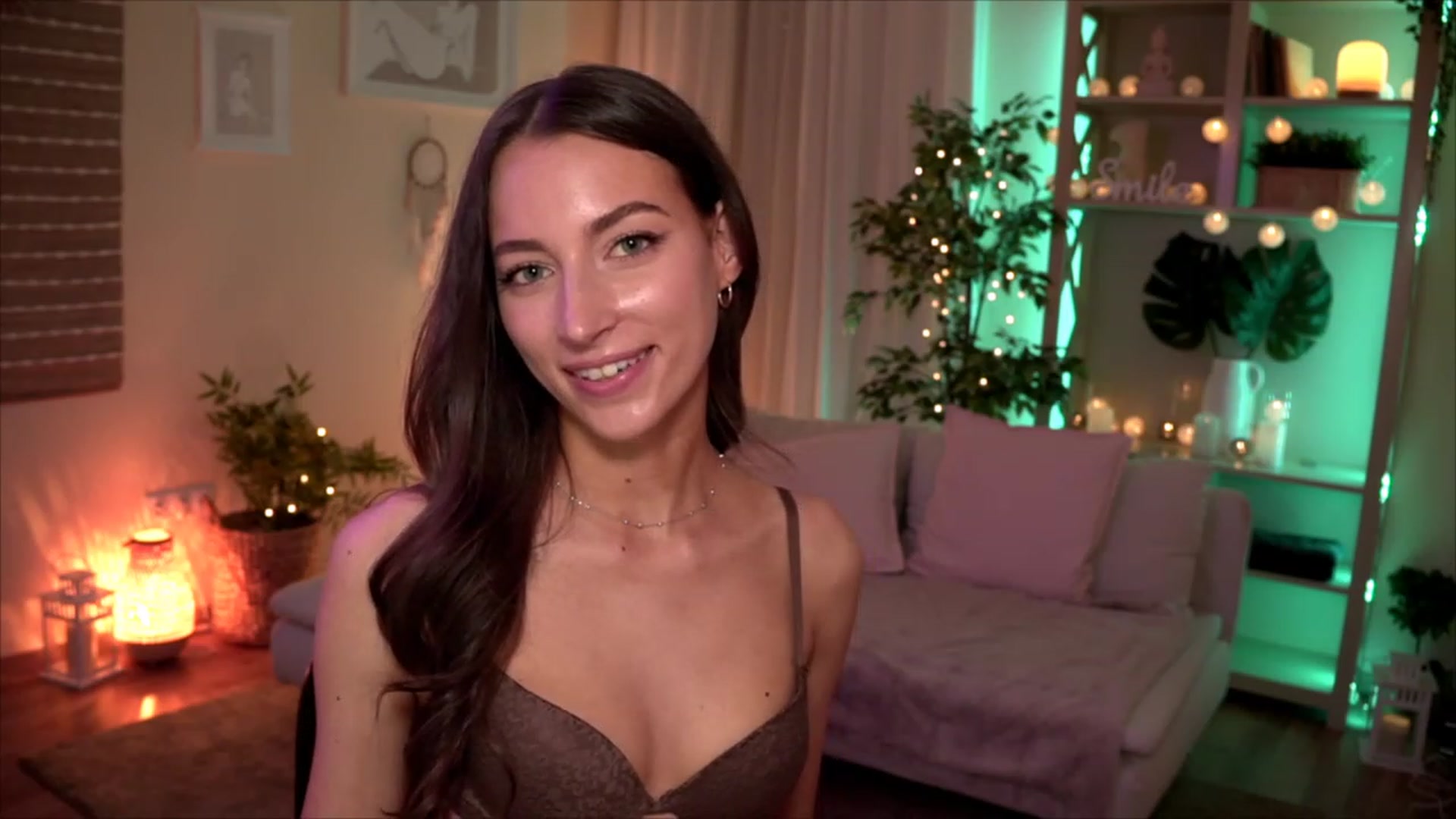 Gallery image thumbnail from Emily_grey69's myfreecams stream on, 05/21/2023, 18:21 image 20 of 20
