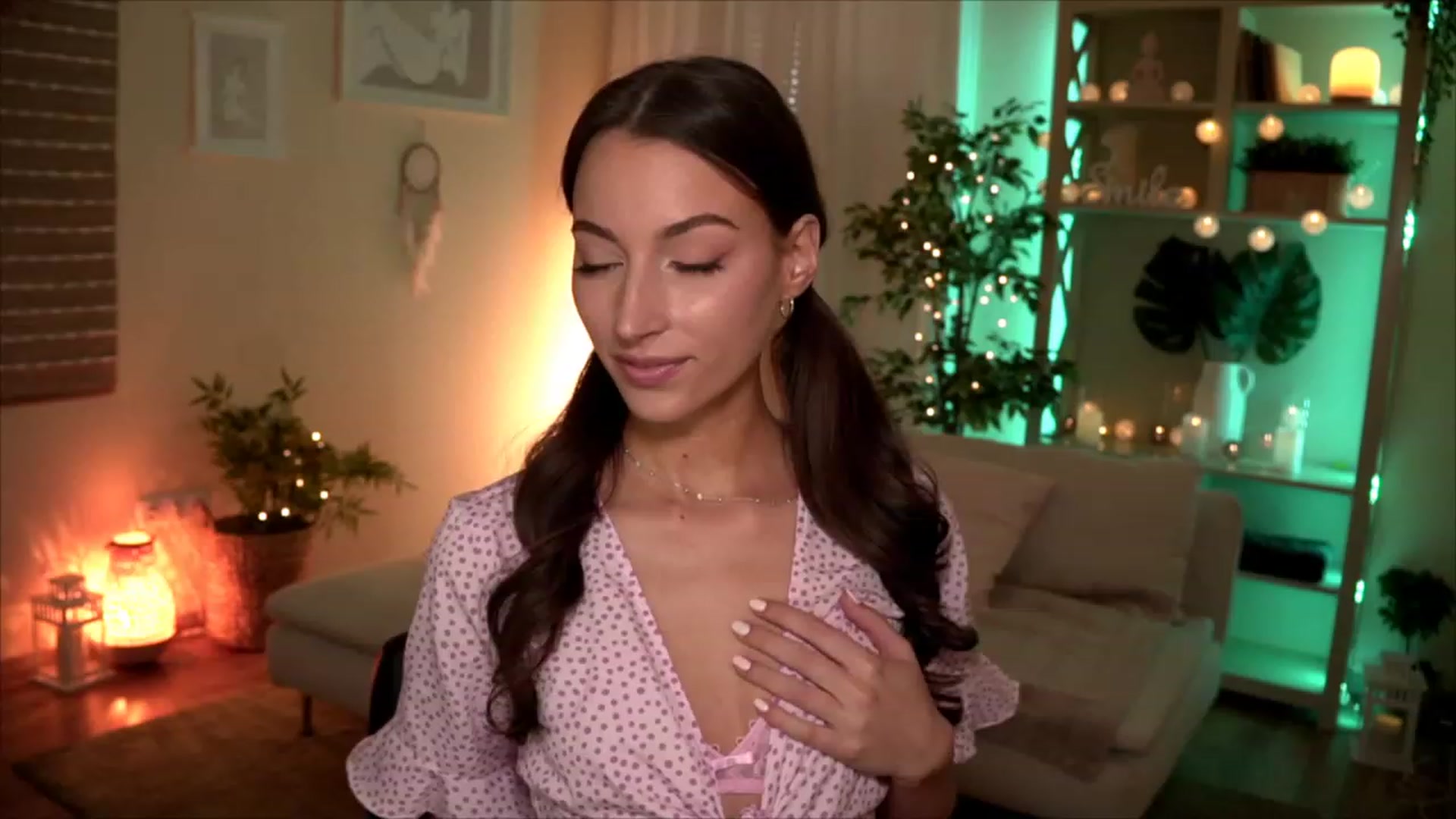 Gallery image thumbnail from Emily_grey69's myfreecams stream on, 05/23/2023, 10:02 image 13 of 20
