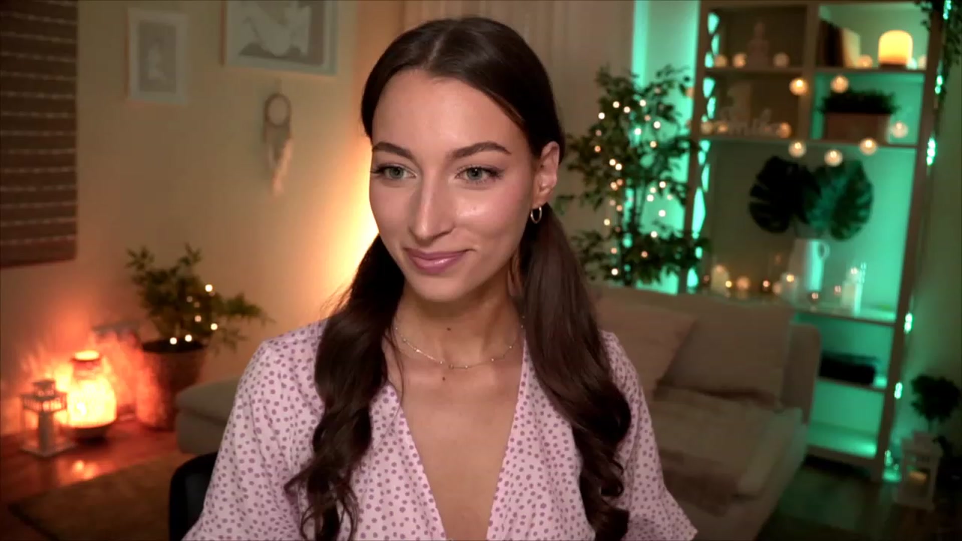 Gallery image thumbnail from Emily_grey69's myfreecams stream on, 05/23/2023, 10:02 image 1 of 20