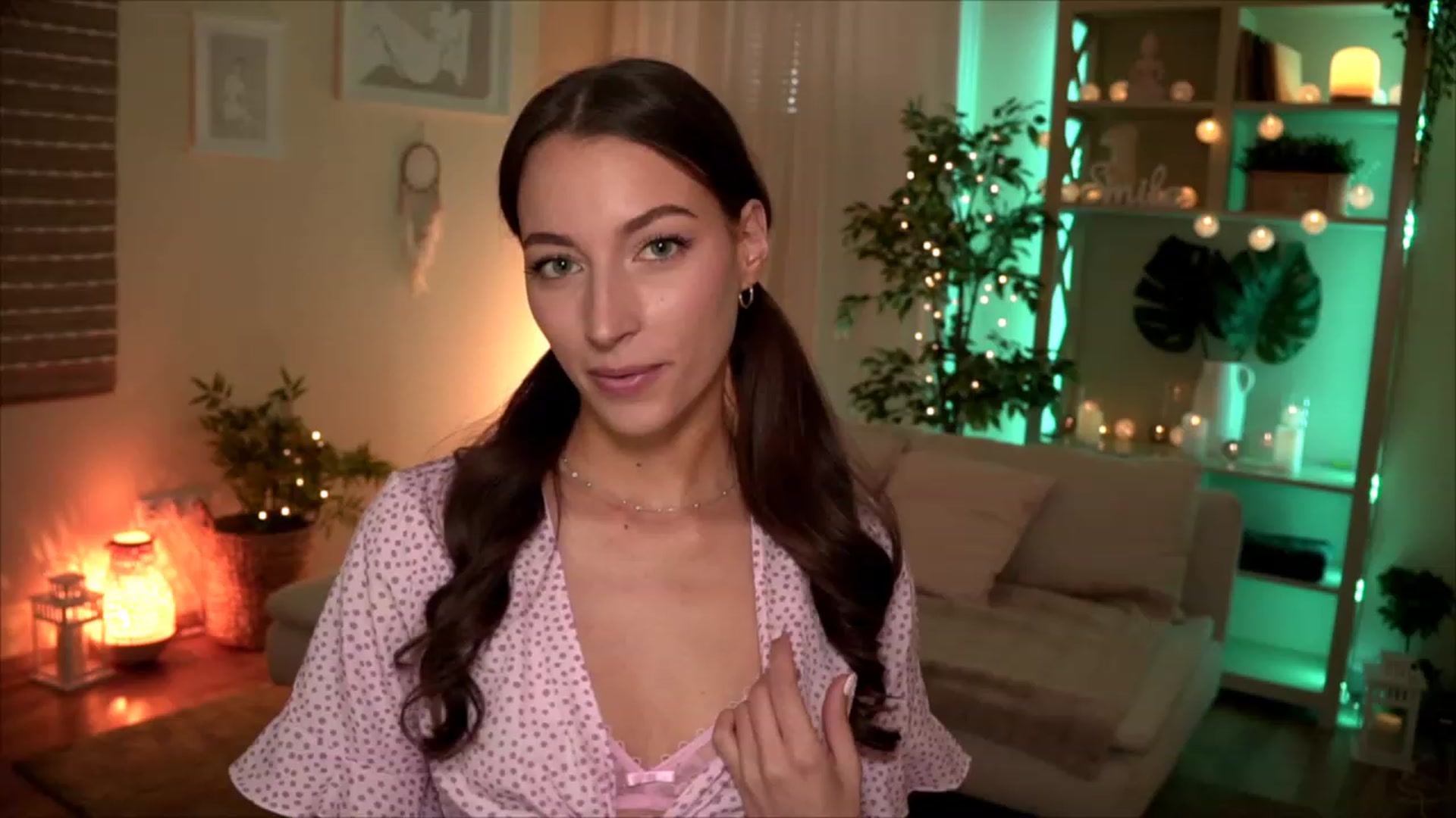 Gallery image thumbnail from Emily_grey69's myfreecams stream on, 05/23/2023, 10:02 image 6 of 20