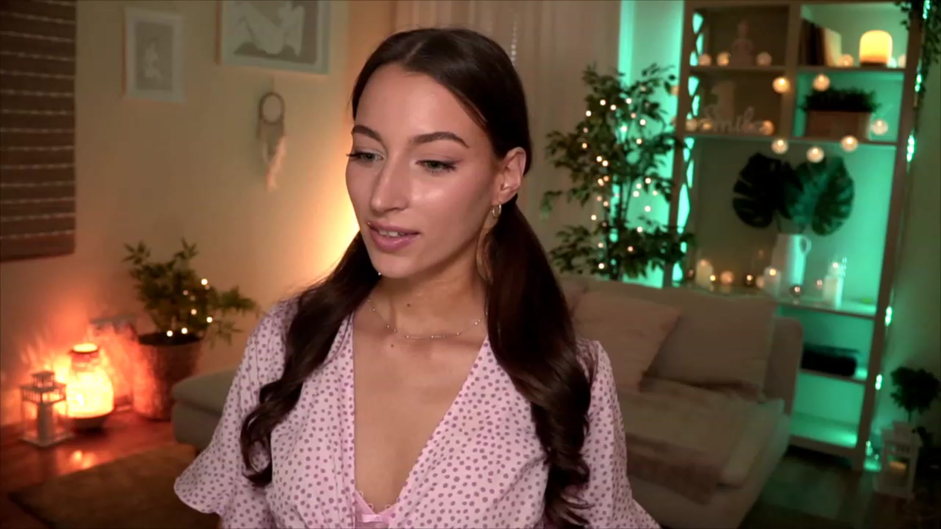 Gallery image thumbnail from Emily_grey69's myfreecams stream on, 05/23/2023, 10:02 image 17 of 20