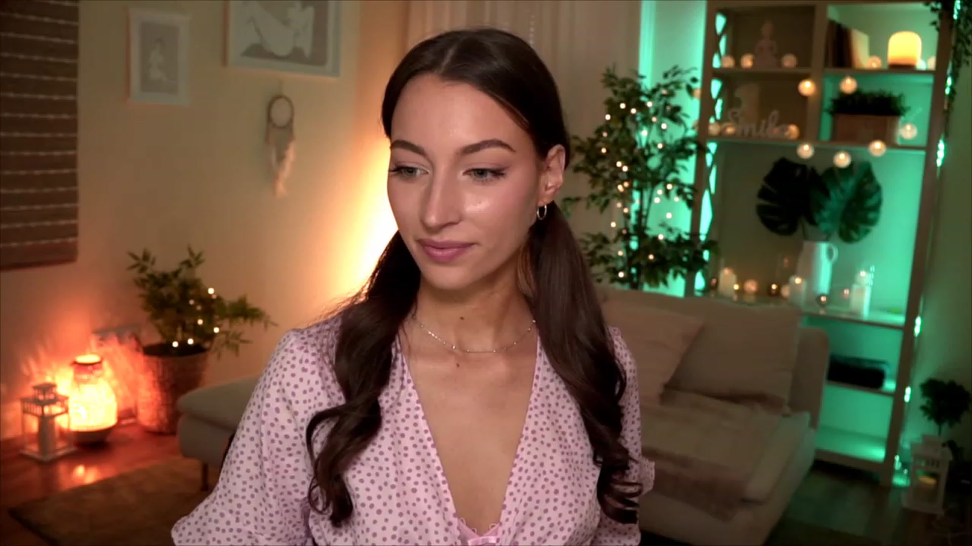 Gallery image thumbnail from Emily_grey69's myfreecams stream on, 05/23/2023, 10:02 image 20 of 20