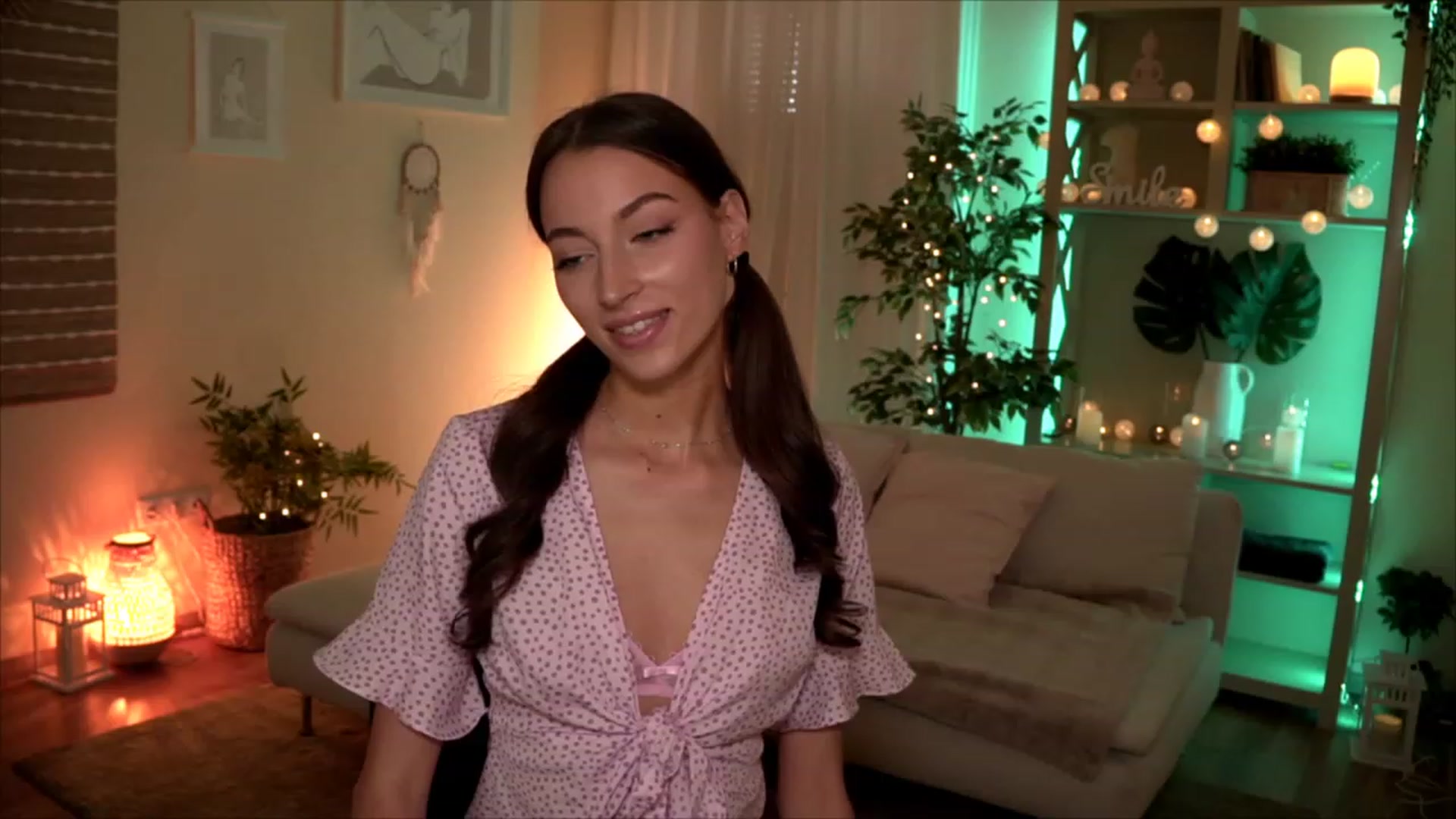 Gallery image thumbnail from Emily_grey69's myfreecams stream on, 05/23/2023, 10:02 image 12 of 20