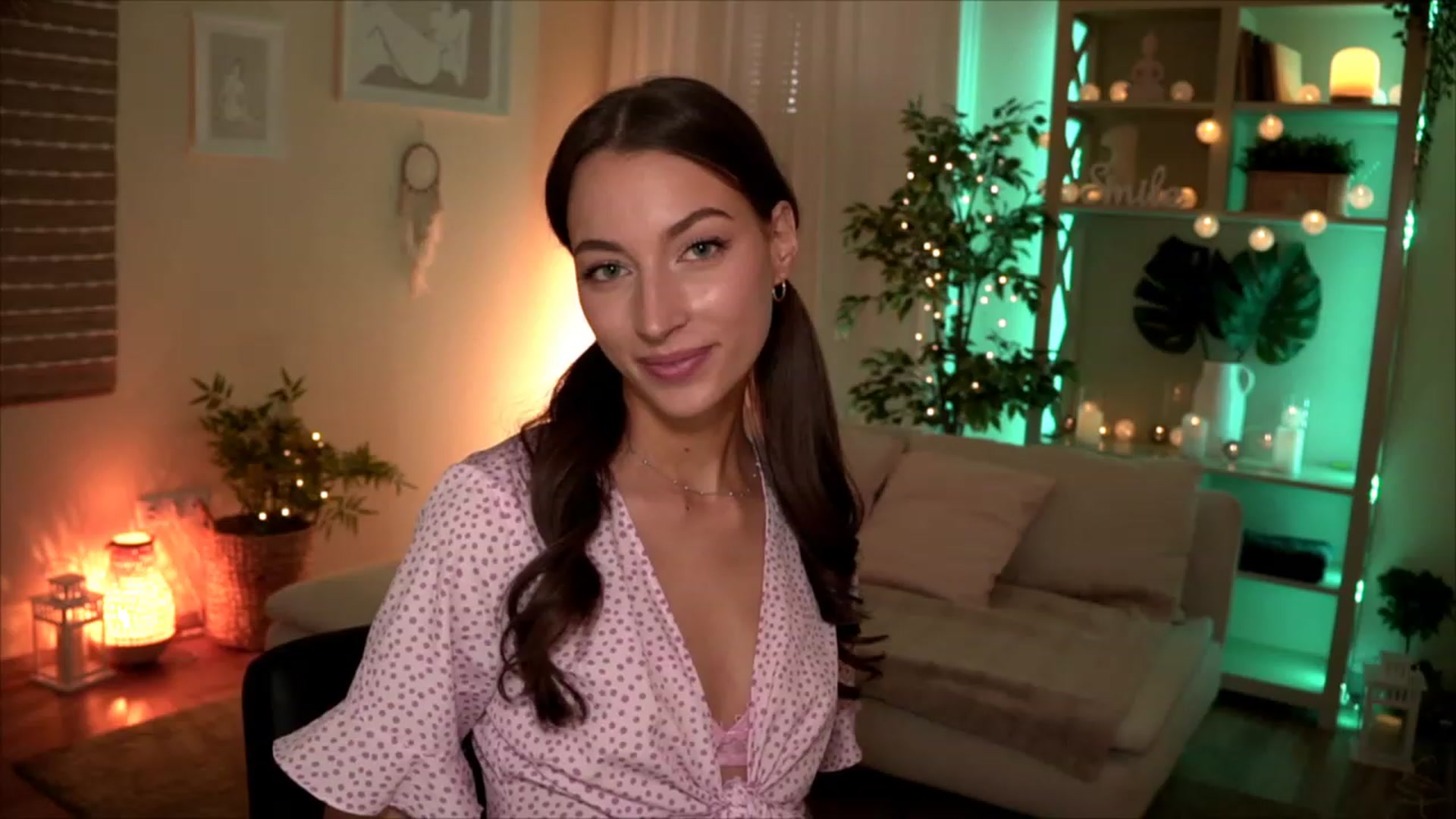 Gallery image thumbnail from Emily_grey69's myfreecams stream on, 05/23/2023, 10:02 image 14 of 20