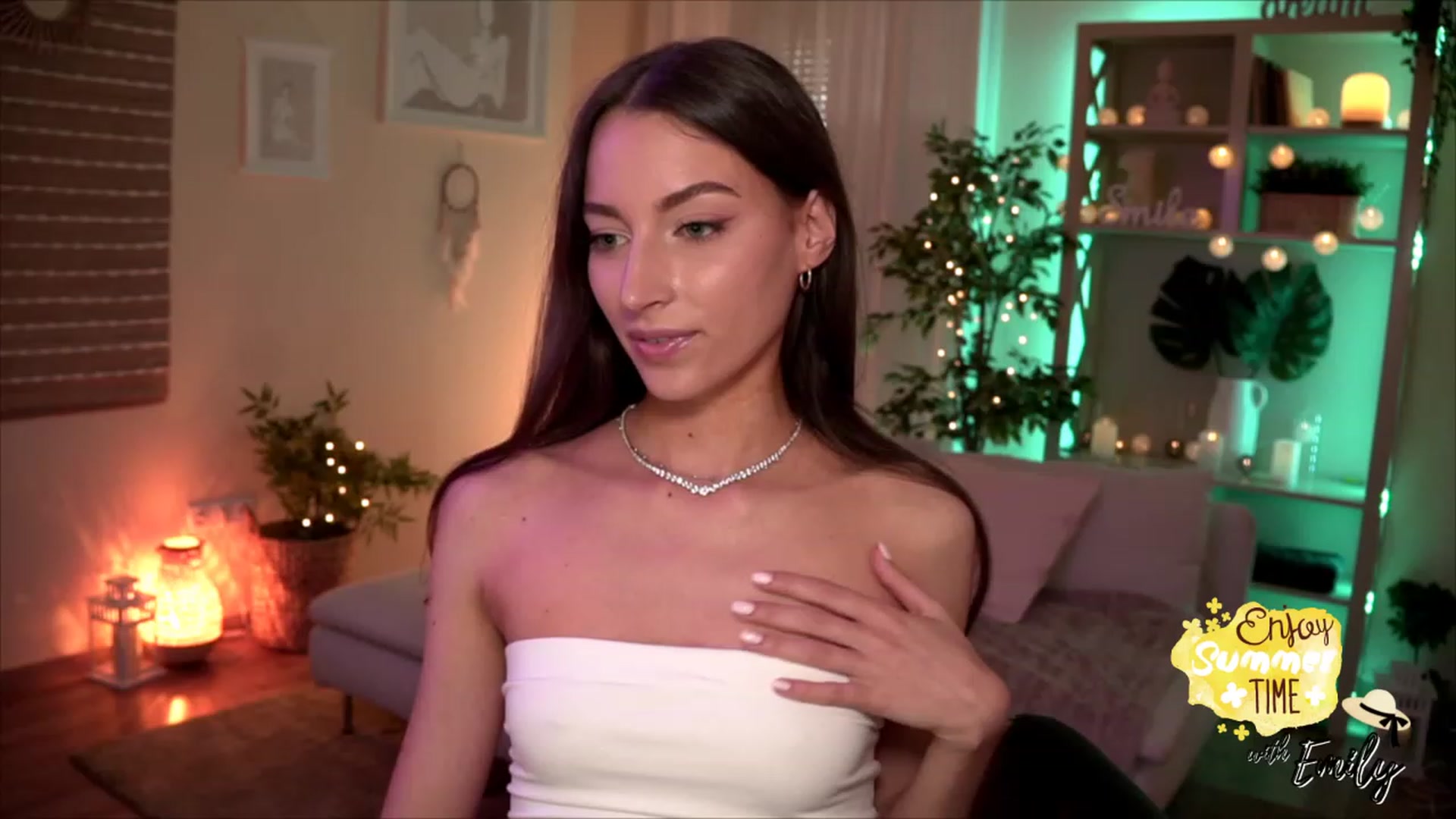 Gallery image thumbnail from Emily_grey69's myfreecams stream on, 05/24/2023, 16:32 image 20 of 20
