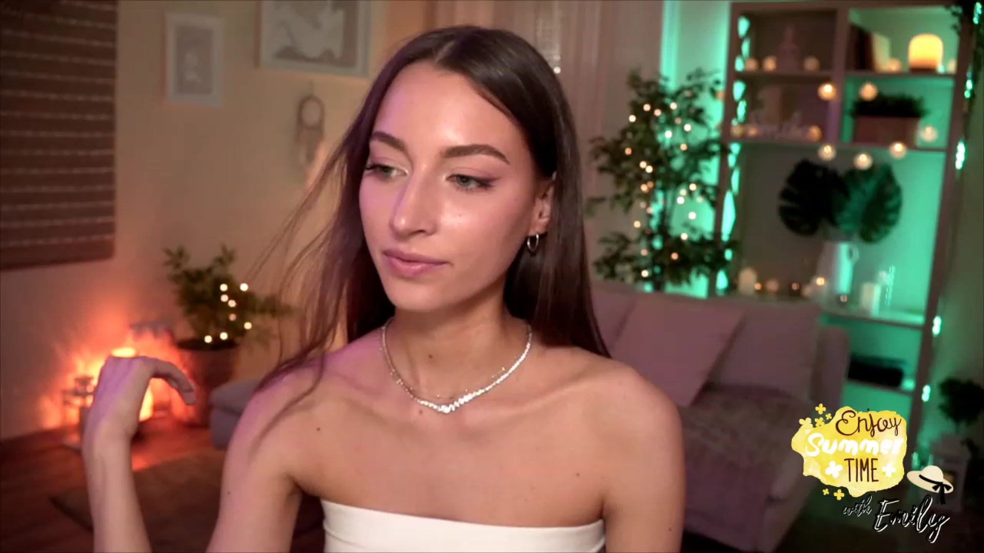 Gallery image thumbnail from Emily_grey69's myfreecams stream on, 05/24/2023, 16:32 image 5 of 20