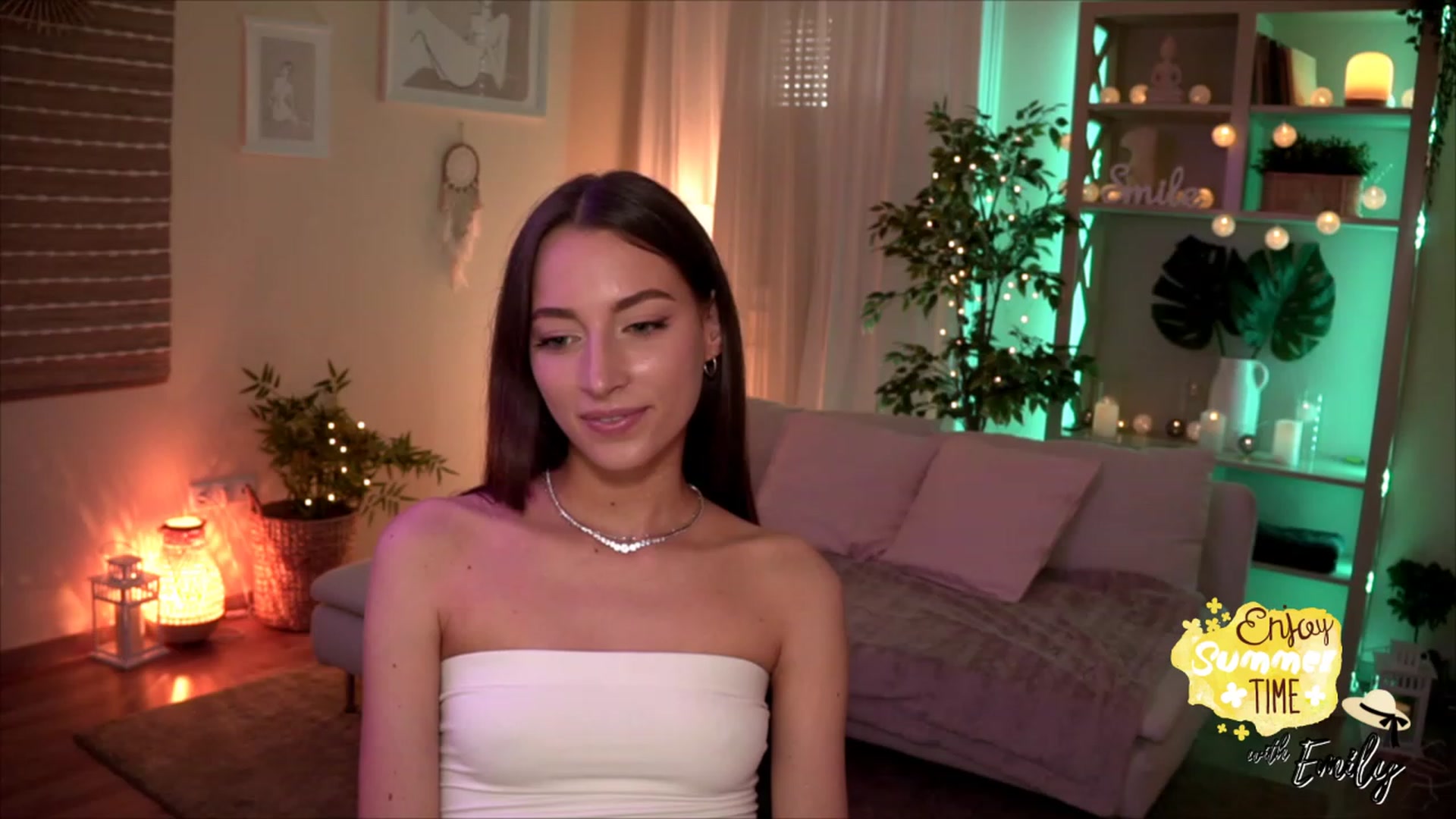 Gallery image thumbnail from Emily_grey69's myfreecams stream on, 05/24/2023, 16:32 image 4 of 20